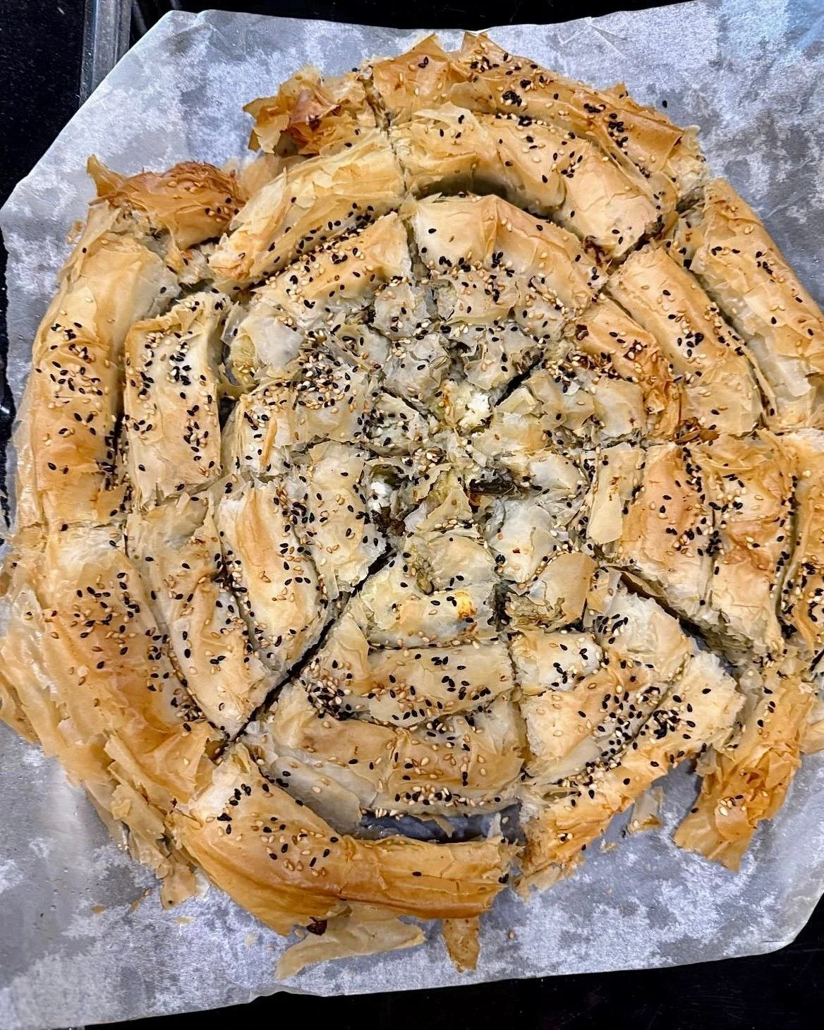 A hearty lunch to warm up the wonderful museum team ❤️

Last week, we were back in the kitchen at the National Waterfront Museum, preparing a Balkan-inspired feast, thoughtfully made for sharing:
✨ Hand-rolled b&ouml;rek
✨ Slow-cooked butter beans wi