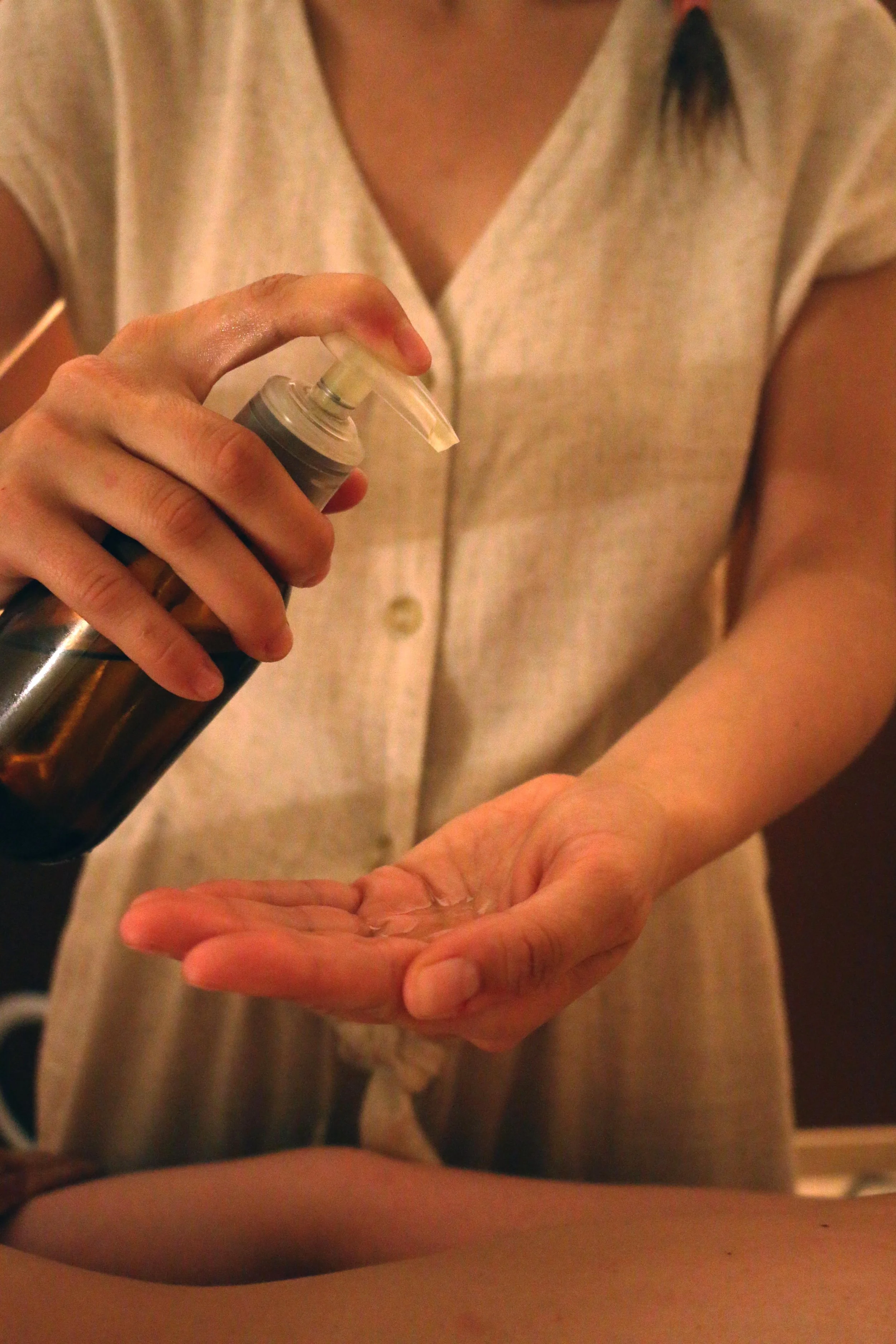 Préparation de l'huile de massage pour masser un dos