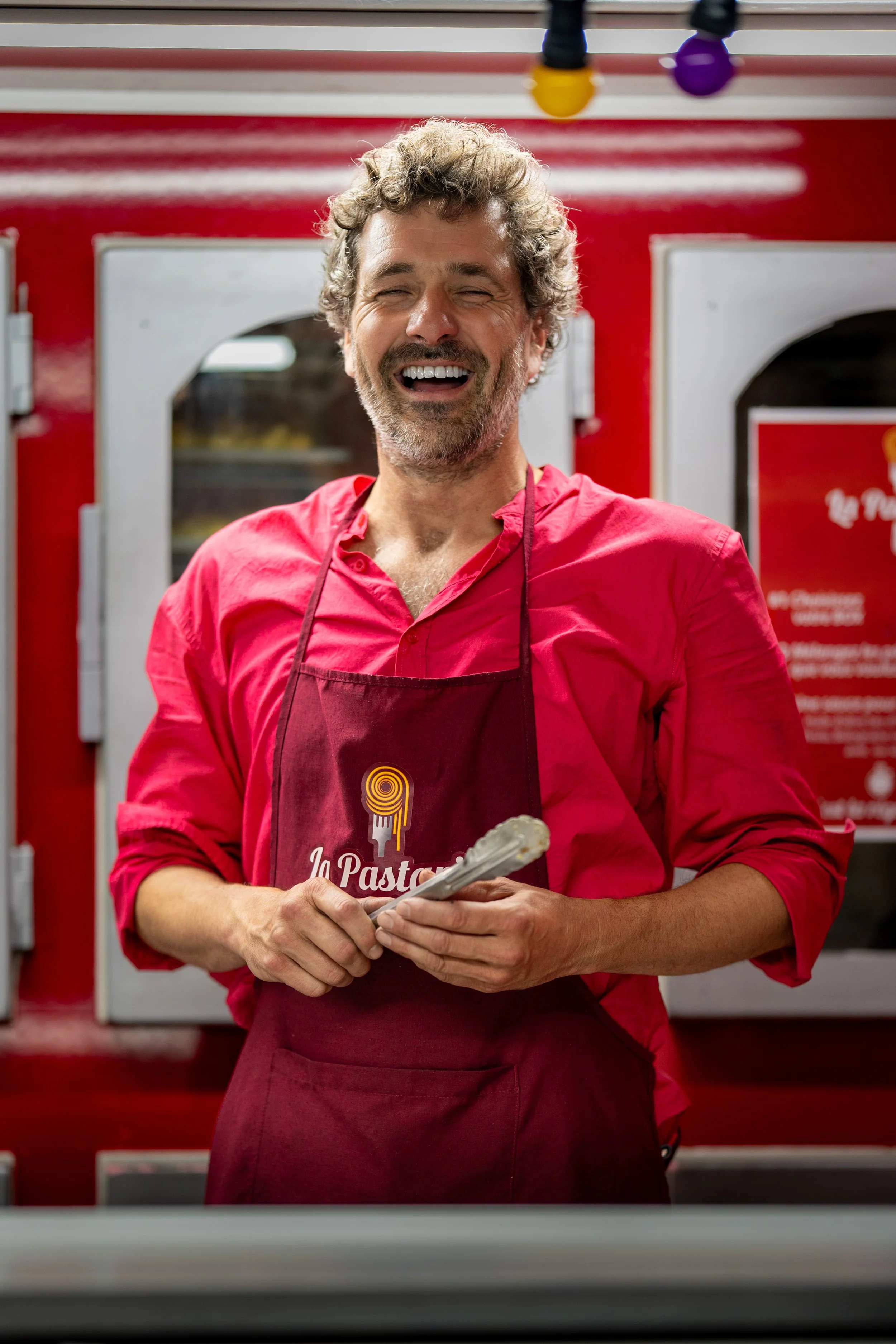 Portrait de gérant entrepreneur dans son entreprise