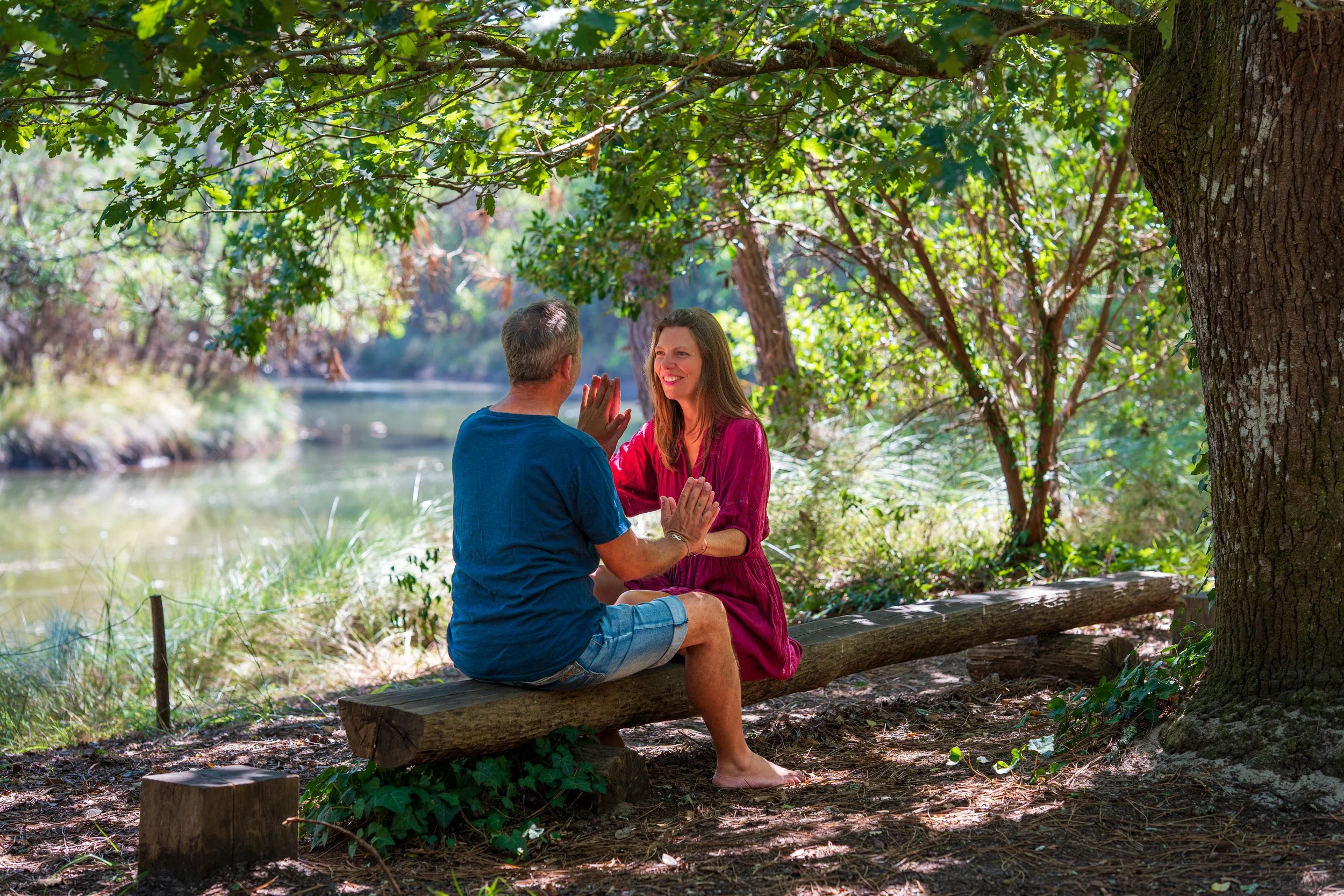 Portrait de couple sous un arbre sur le bassin d’arcachon