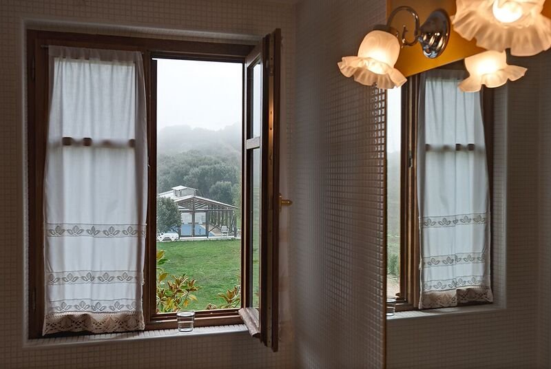 Baño en habitacion en hotel rural la peregrina