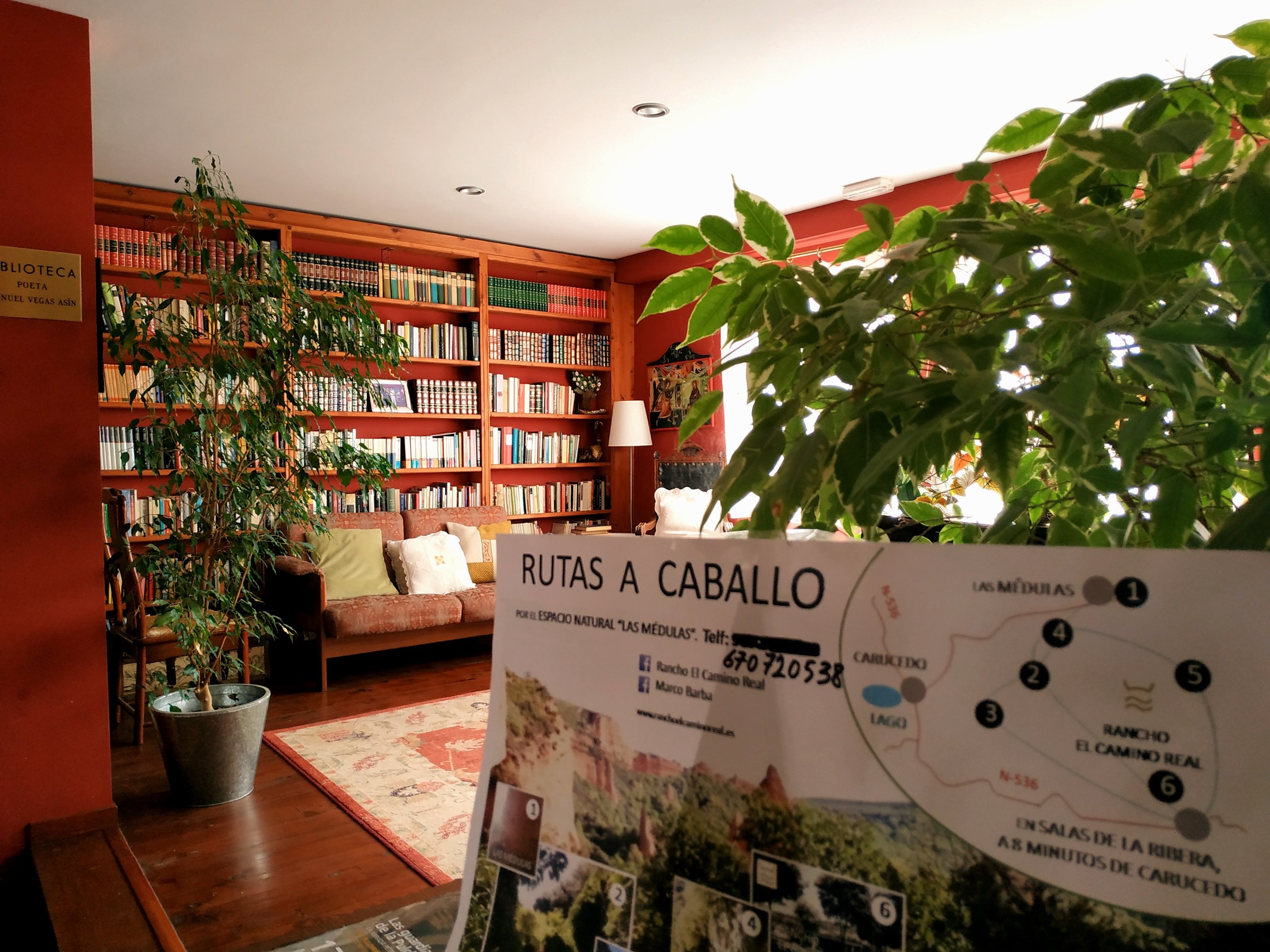 Biblioteca de hotel rural la peregrina. Rutas a caballo