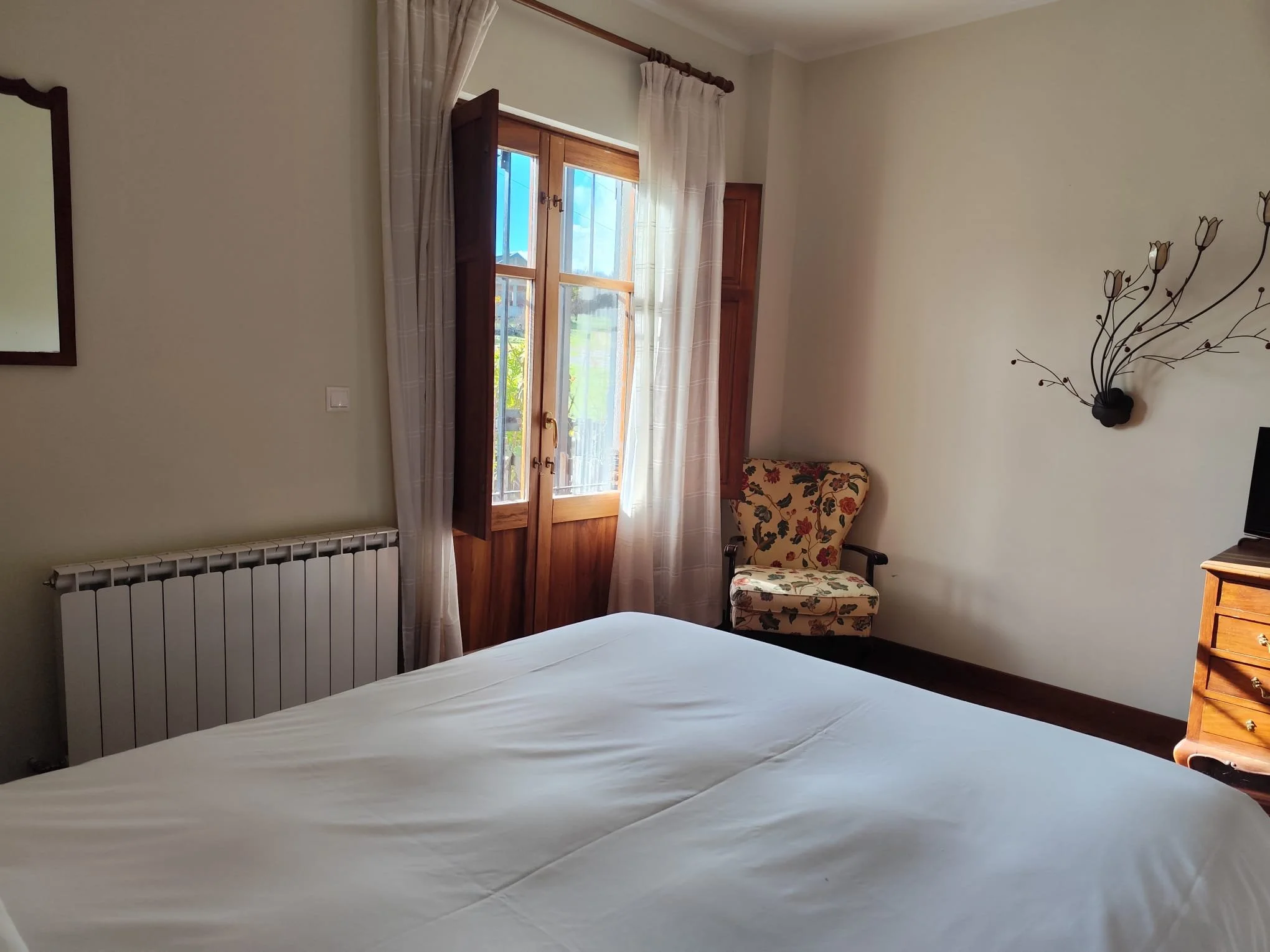 Suite familiar hotel rural la peregrina. Cama de 1,50
