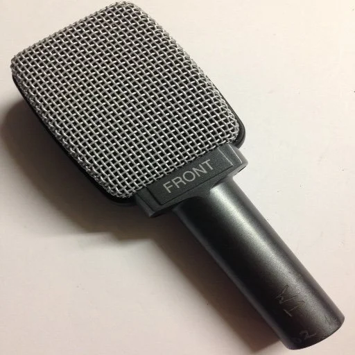 Sennheiser e606