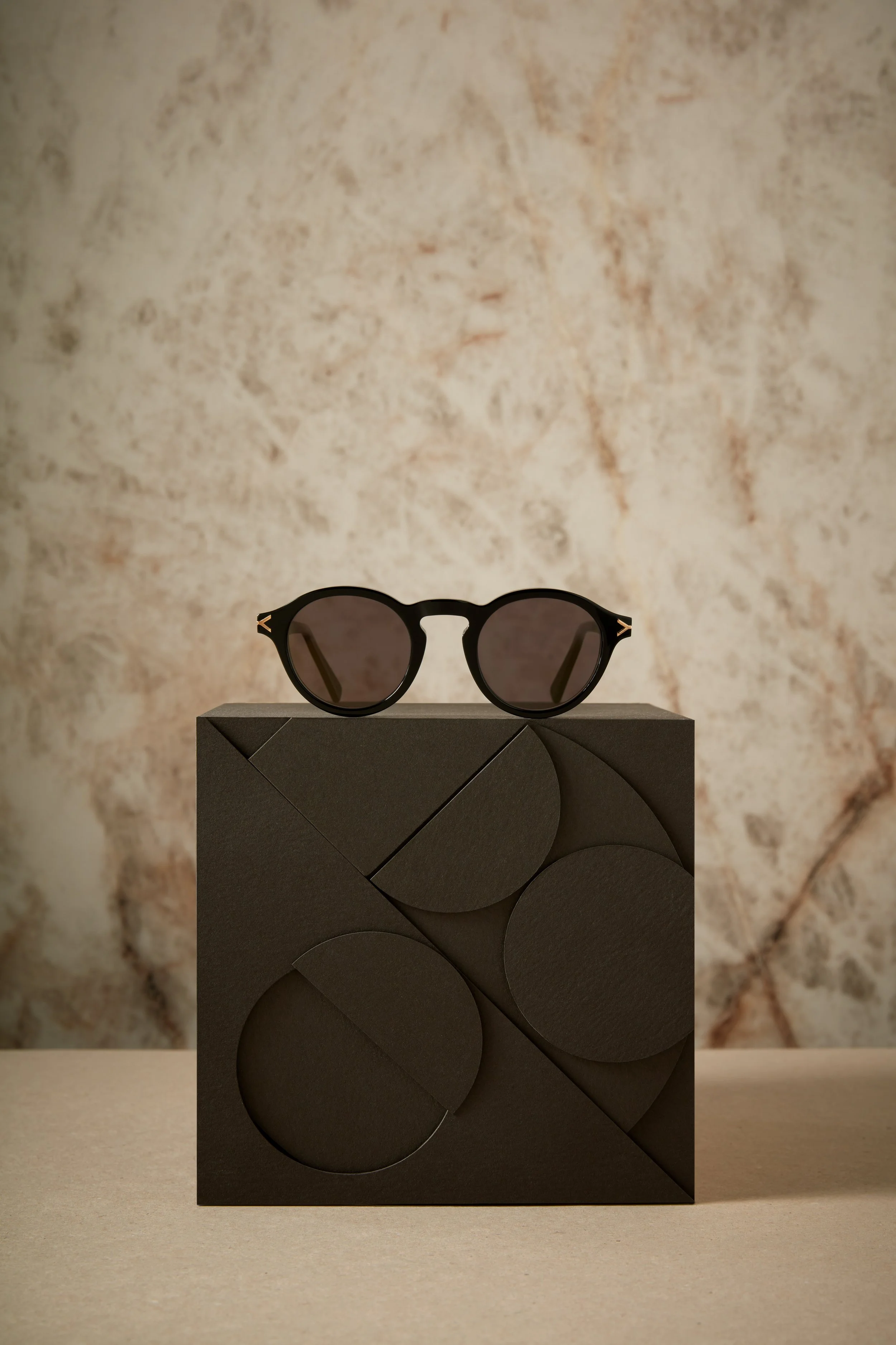 ELSWICK black S 01.jpg