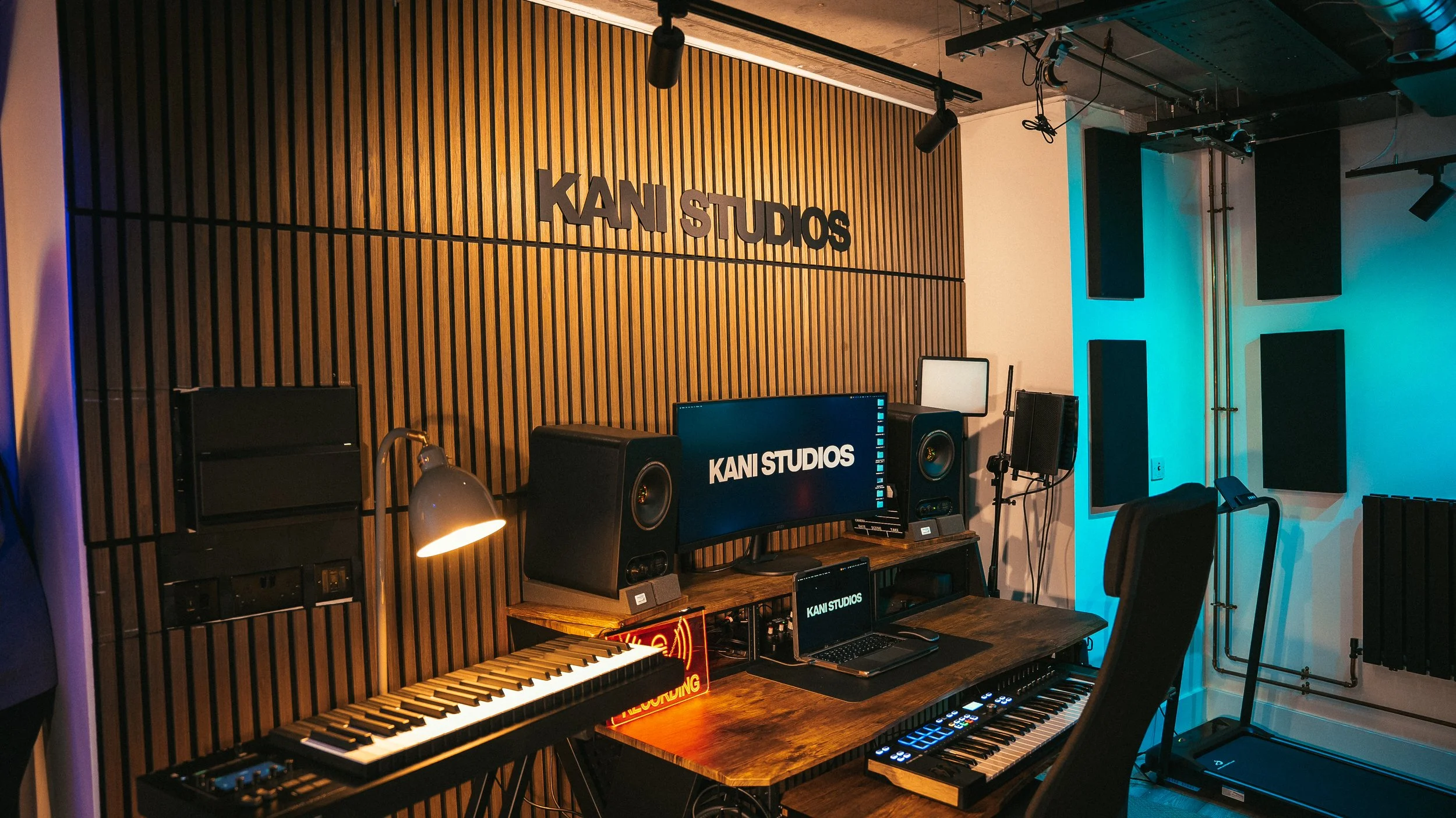 kani studios desk image