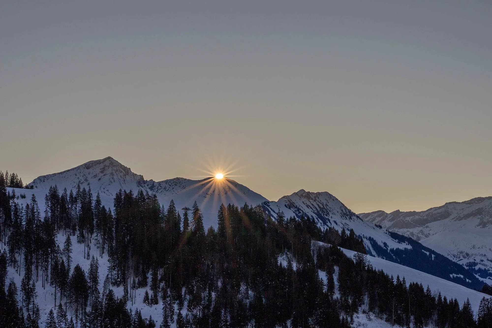 Sonnenaufgang über dem Saanenland