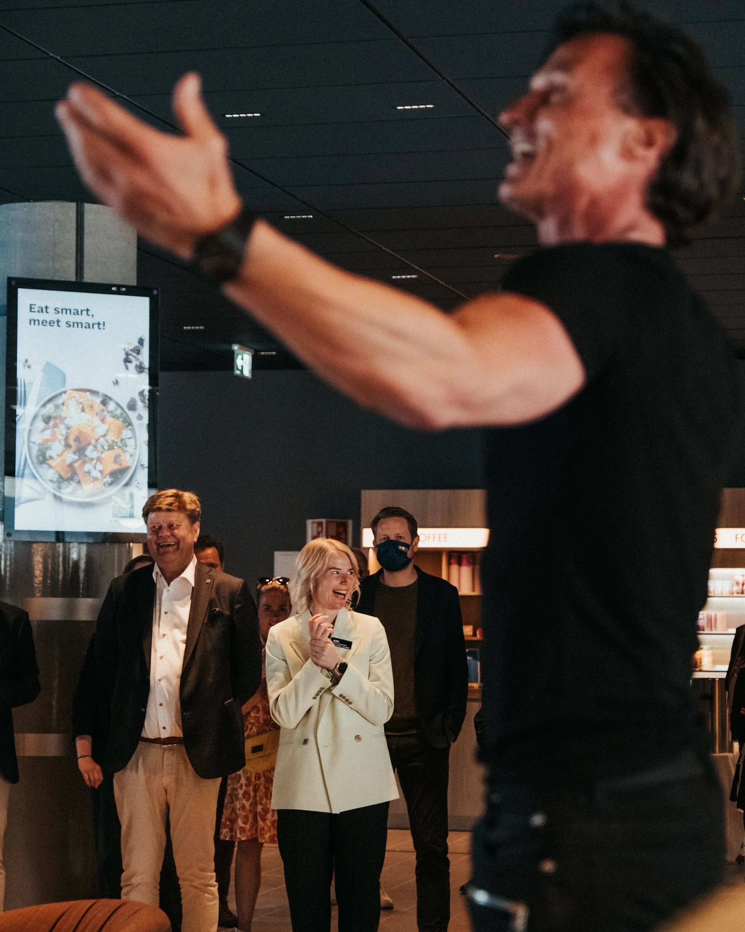 Dokumentarisk fotograf i Nord-Norge med oppdrag innen journalistikk, magasiner, events, bryllup og corporate foto. Bildene er tatt i Bodø, Tromsø, Lofoten og Nordland, med fokus på ekte øyeblikk, mennesker og arktisk hverdagsliv.