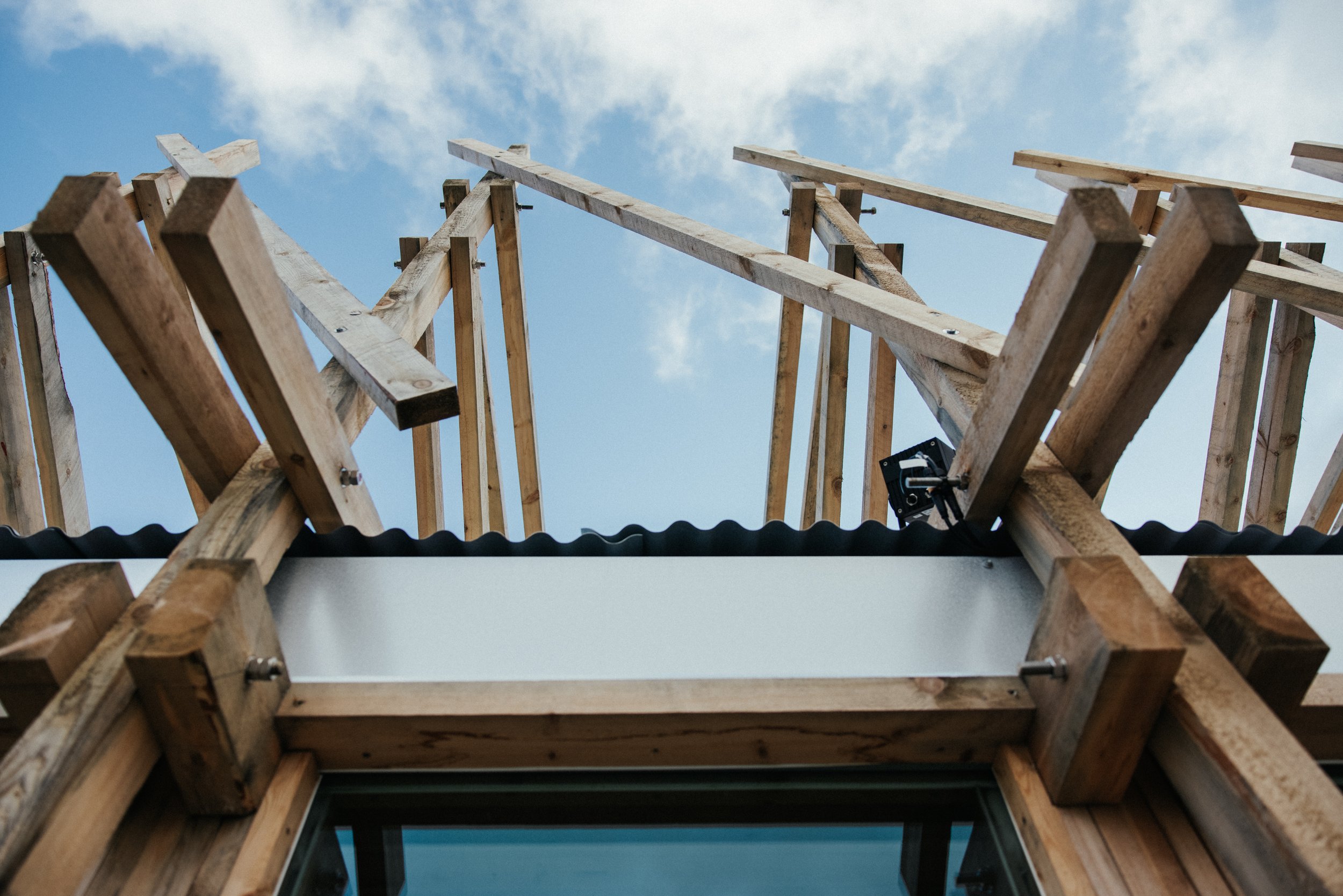 Photographer with a documentary and journalistic style, covering events, weddings, and corporate assignments in the Arctic and Northern Norway. Experience from Bodø, Tromsø, Lofoten, and the Nordland region.