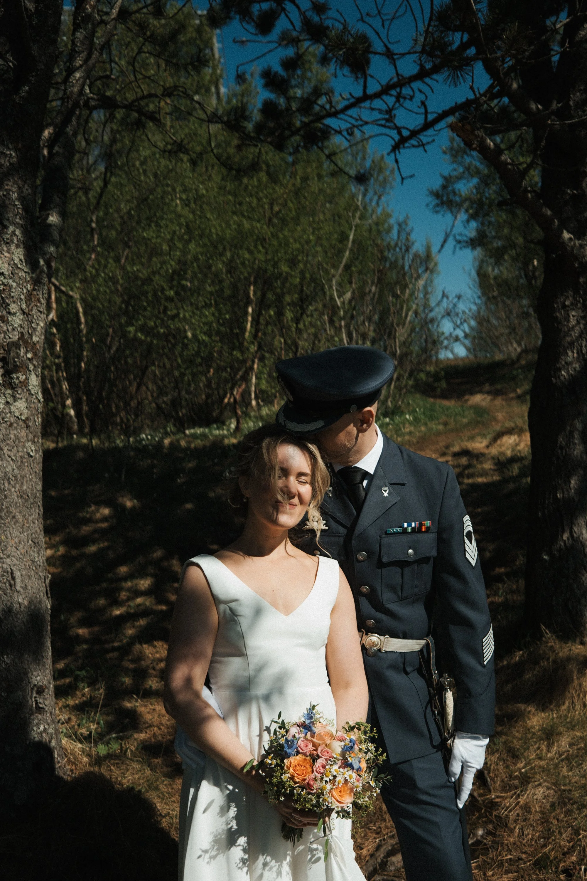 Photographer with a documentary and journalistic style, covering events, weddings, and corporate assignments in the Arctic and Northern Norway. Experience from Bodø, Tromsø, Lofoten, and the Nordland region.