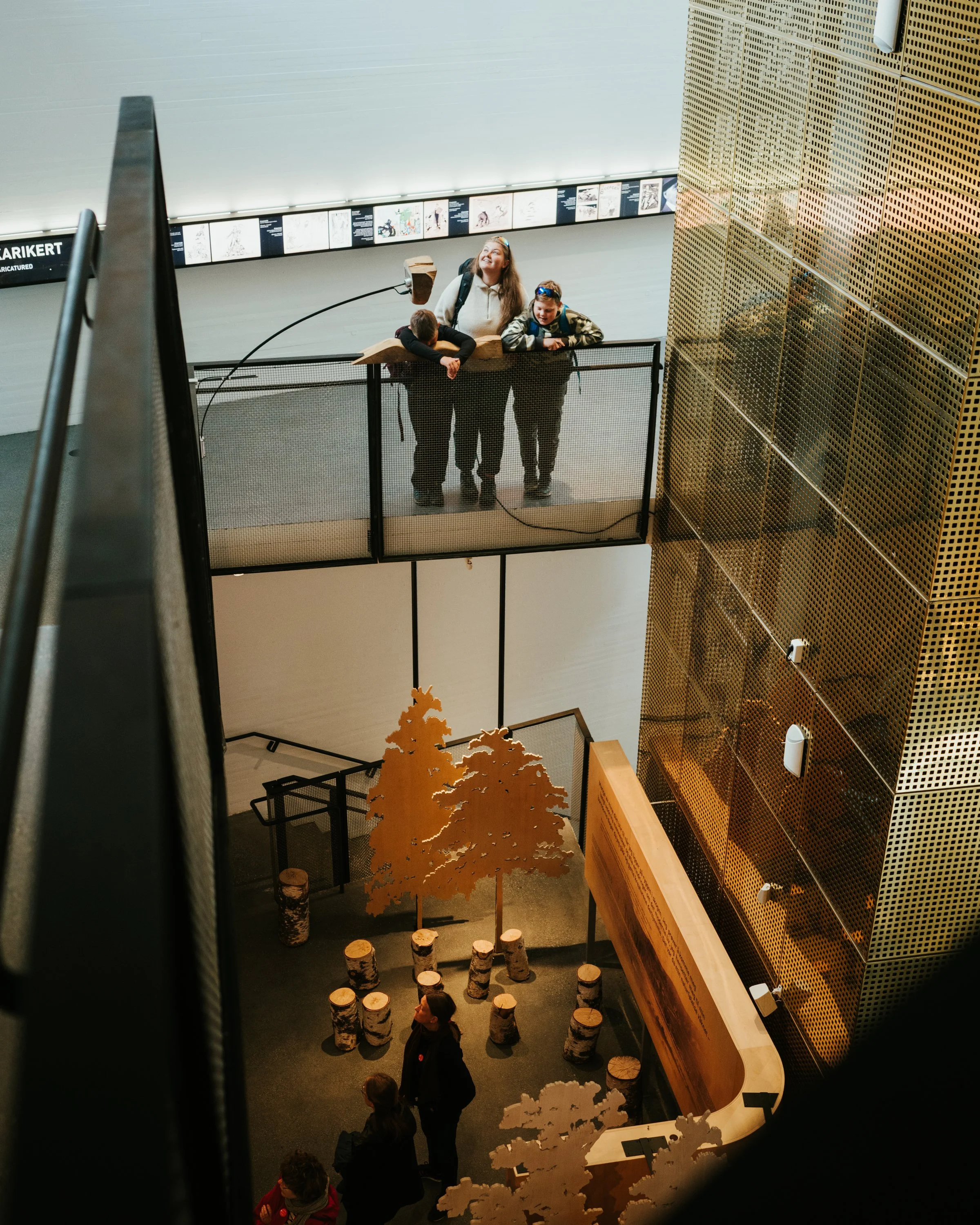 Dokumentarisk fotograf i Nord-Norge med oppdrag innen journalistikk, magasiner, events, bryllup og corporate foto. Bildene er tatt i Bodø, Tromsø, Lofoten og Nordland, med fokus på ekte øyeblikk, mennesker og arktisk hverdagsliv.