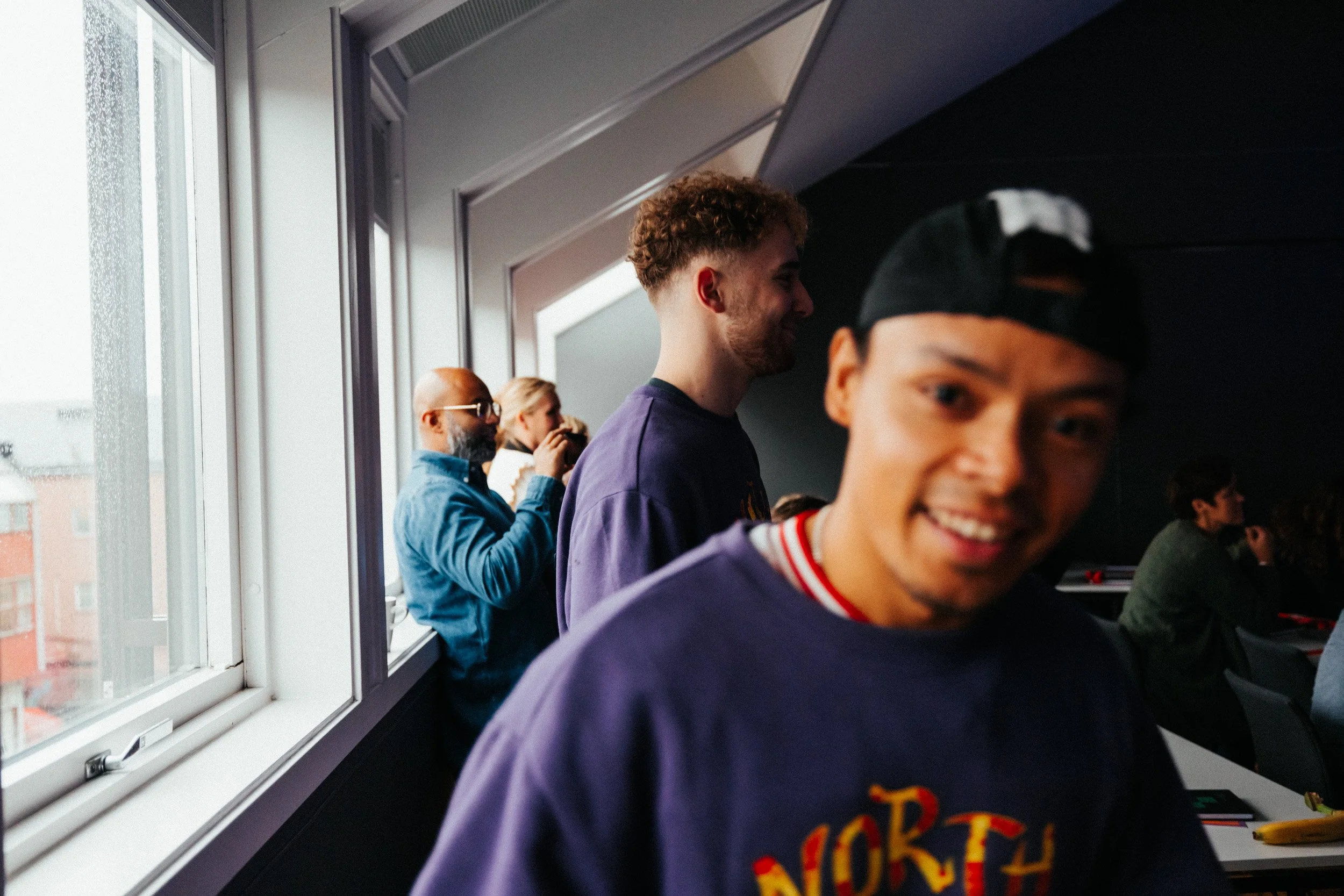 Photographer with a documentary and journalistic style, covering events, weddings, and corporate assignments in the Arctic and Northern Norway. Experience from Bodø, Tromsø, Lofoten, and the Nordland region.