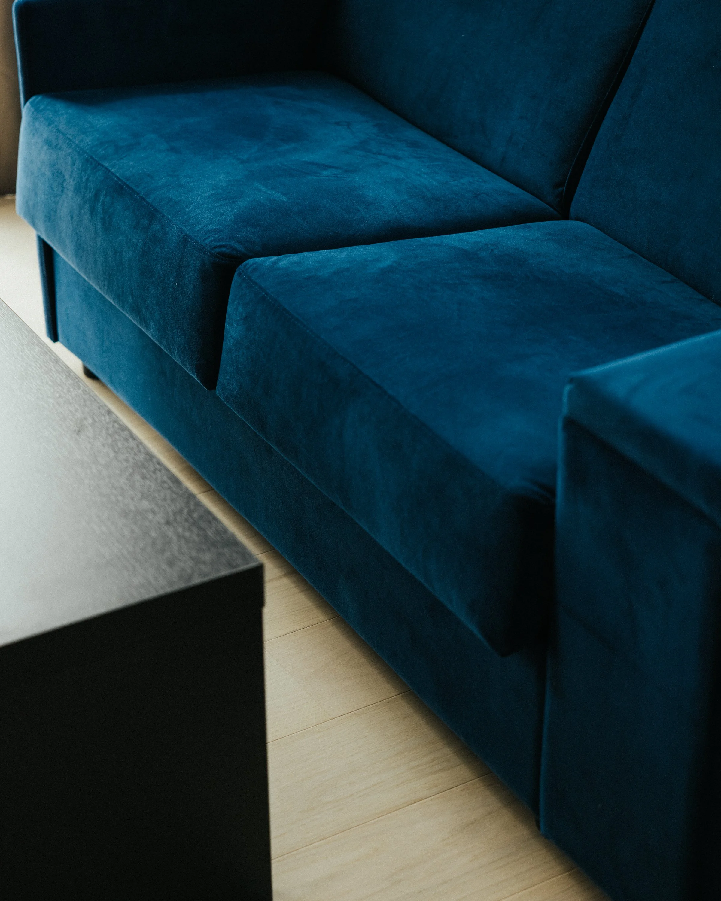 Fotograf med bakgrunn i journalistikk og redaksjonelt arbeid for magasiner, virksomheter og organisasjoner. Dokumentarisk foto produsert i Nord-Norge og Arktis, med prosjekter i Bodø, Tromsø, Lofoten og Nordland.