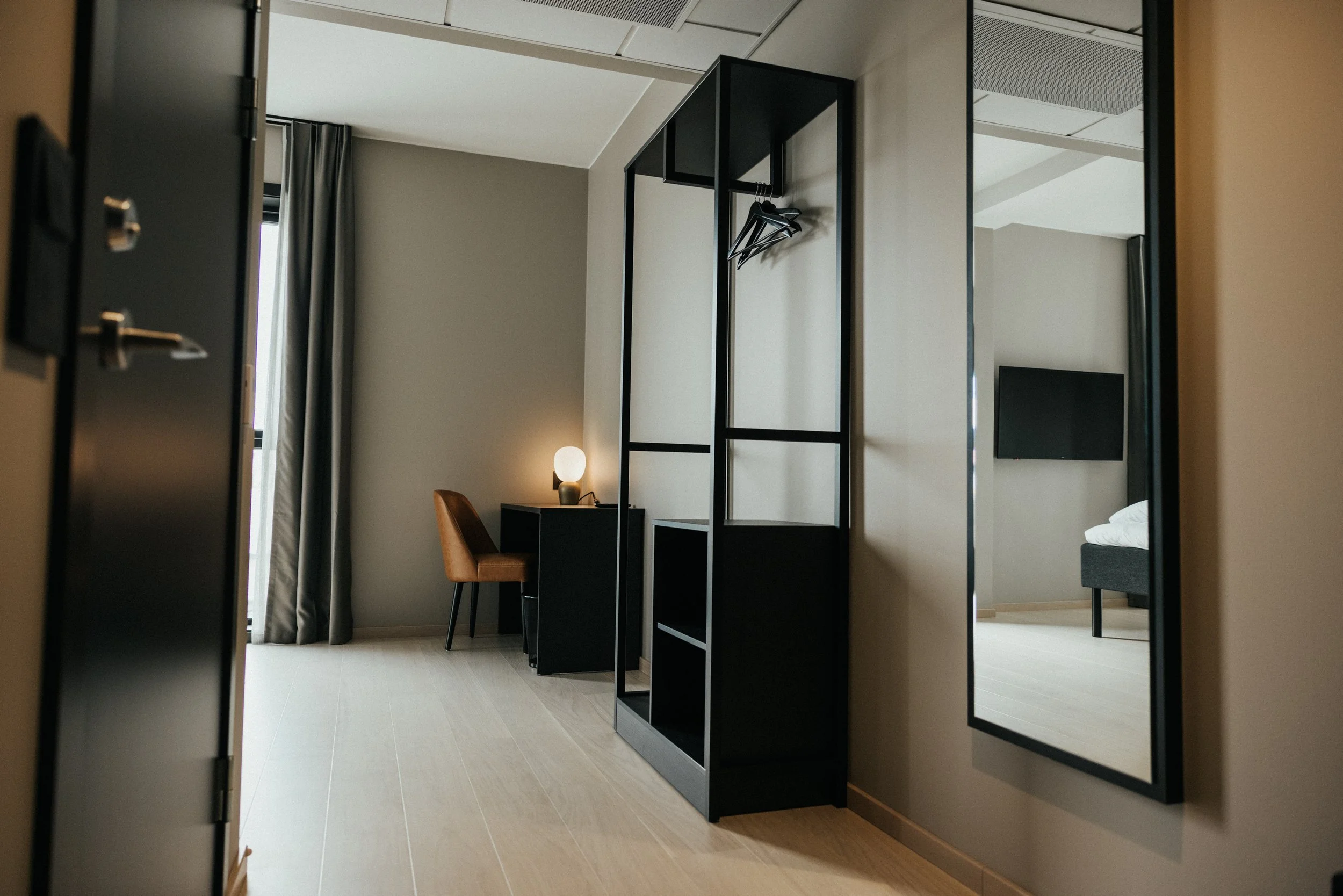 Photographer with a background in journalism and editorial work for magazines, brands, and organizations. Documentary photography produced in Northern Norway and the Arctic, including Bodø, Tromsø, Lofoten, and Nordland.