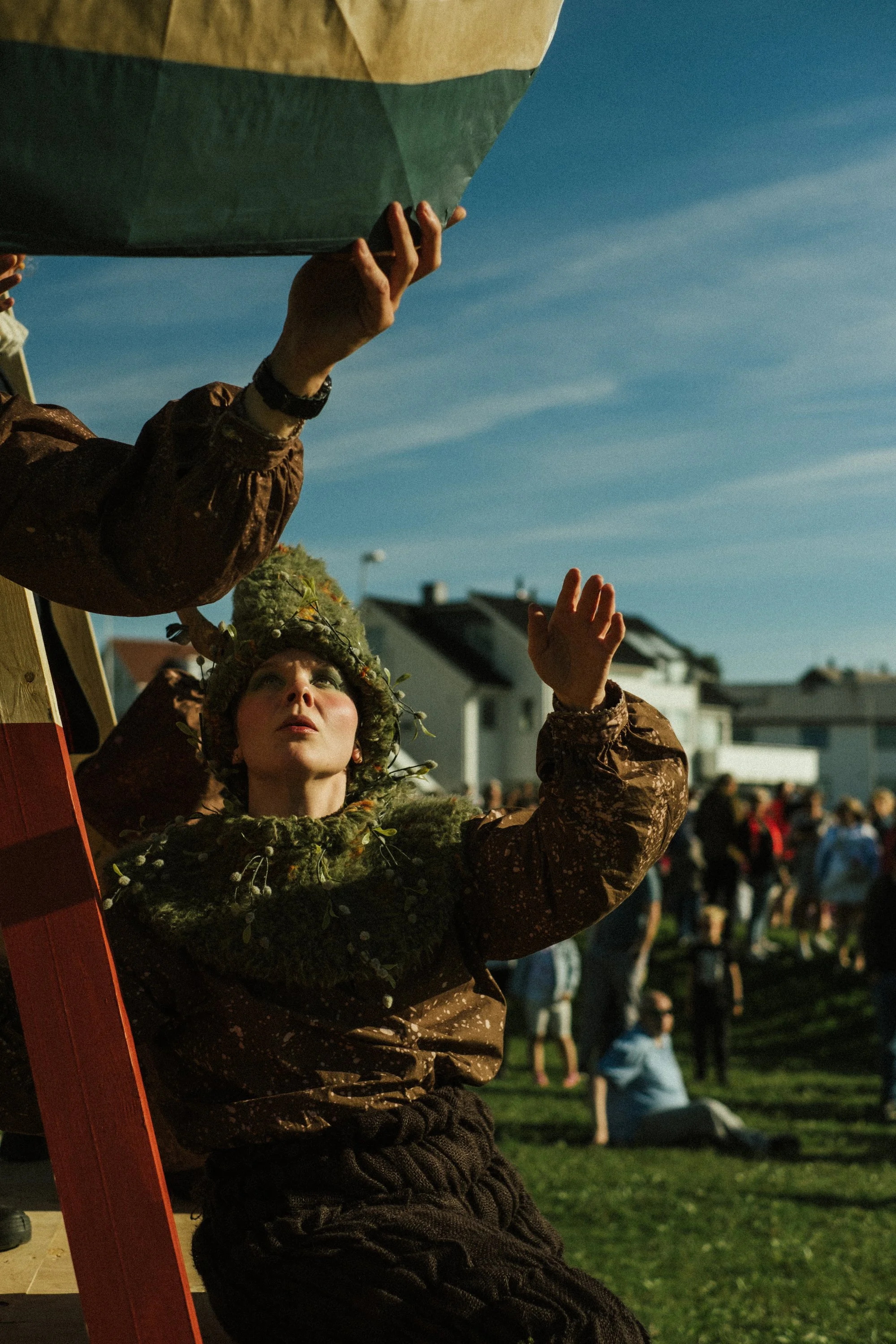 Photographer with a documentary and journalistic style, covering events, weddings, and corporate assignments in the Arctic and Northern Norway. Experience from Bodø, Tromsø, Lofoten, and the Nordland region.