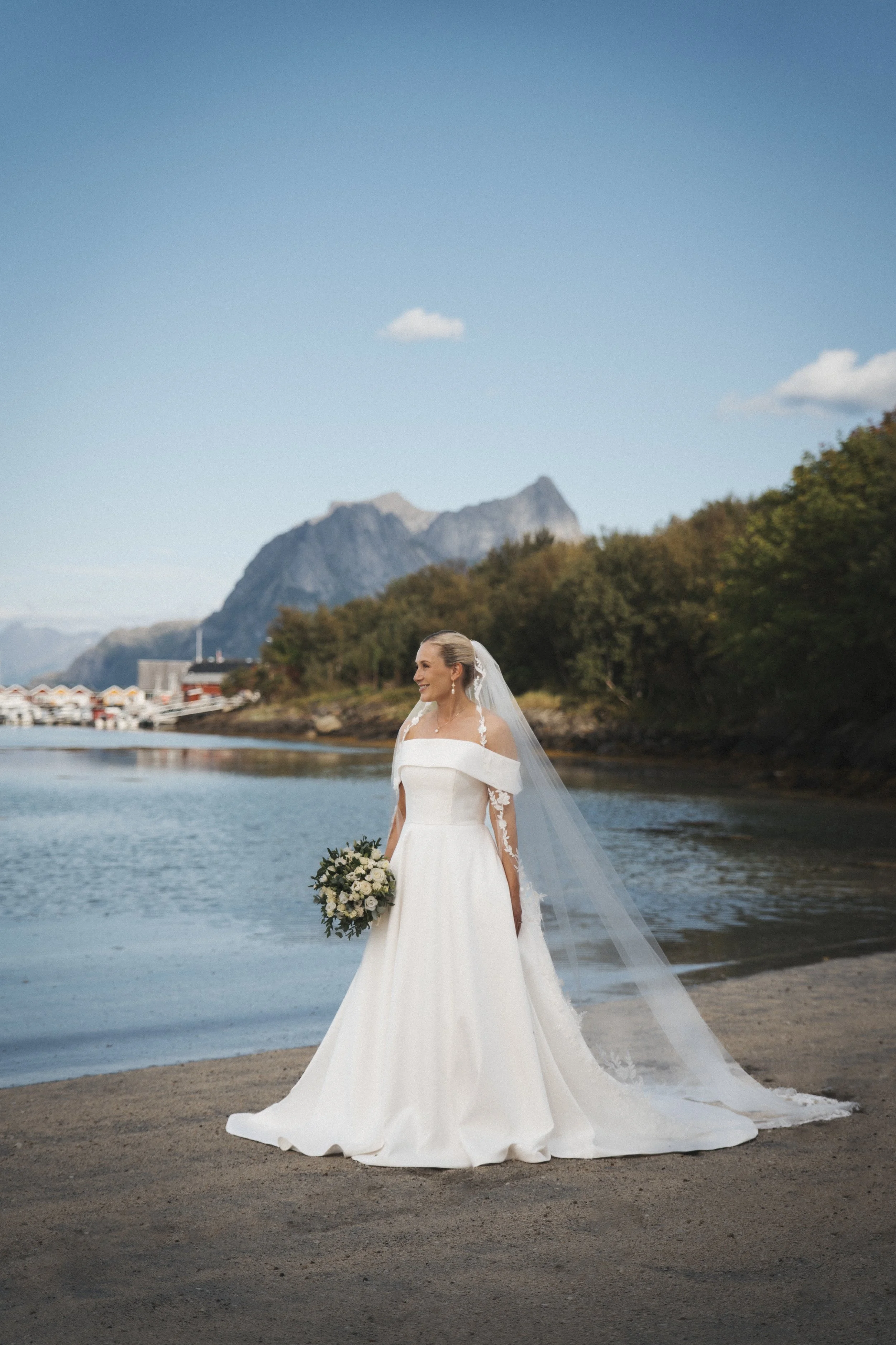 Fotograf med dokumentarisk og journalistisk stil for events, bryllup og corporate oppdrag i Arktis og Nord-Norge. Med erfaring fra Bodø, Tromsø, Lofoten og Nordland leveres bilder som forteller troverdige historier.