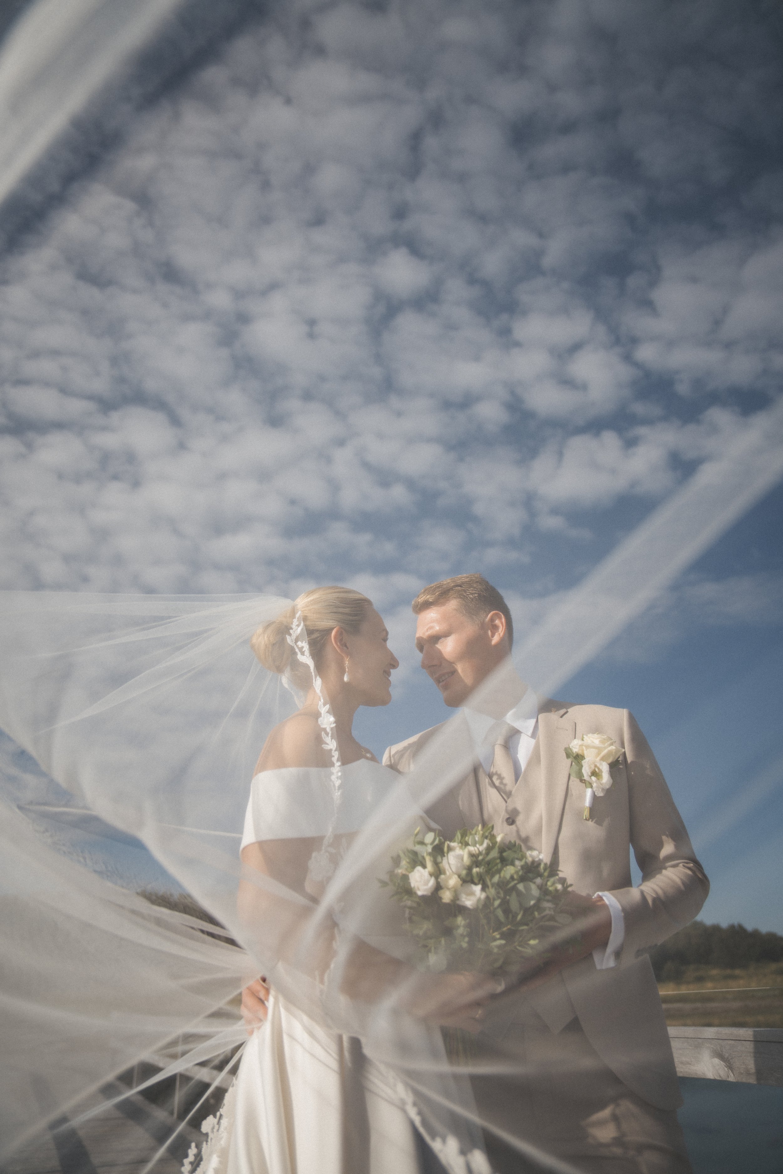 Bryllupsfotograf i Bodø og Nord-Norge – naturlig bryllupsfoto av Fredrik Stenbro