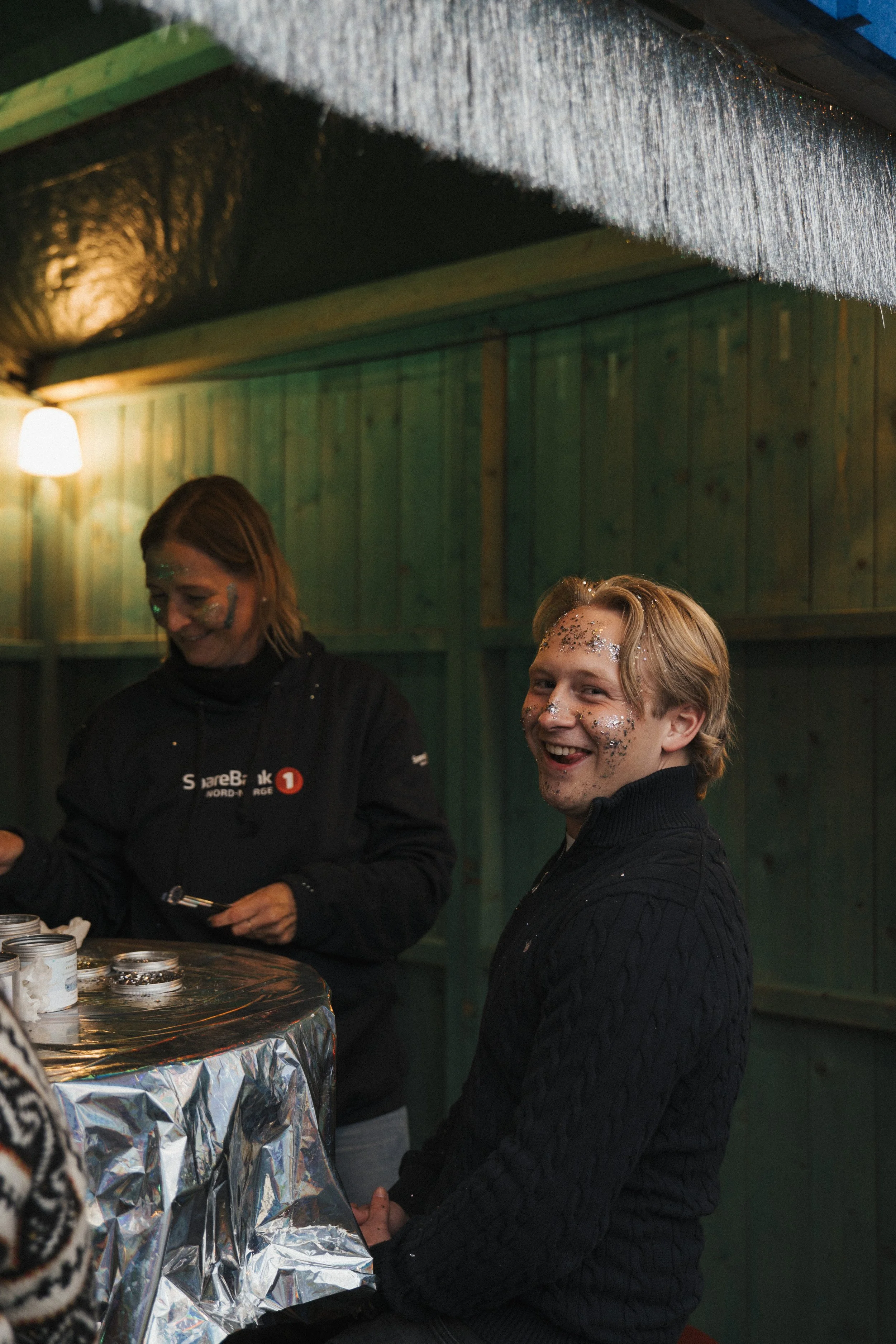 Photographer with a documentary and journalistic style, covering events, weddings, and corporate assignments in the Arctic and Northern Norway. Experience from Bodø, Tromsø, Lofoten, and the Nordland region.