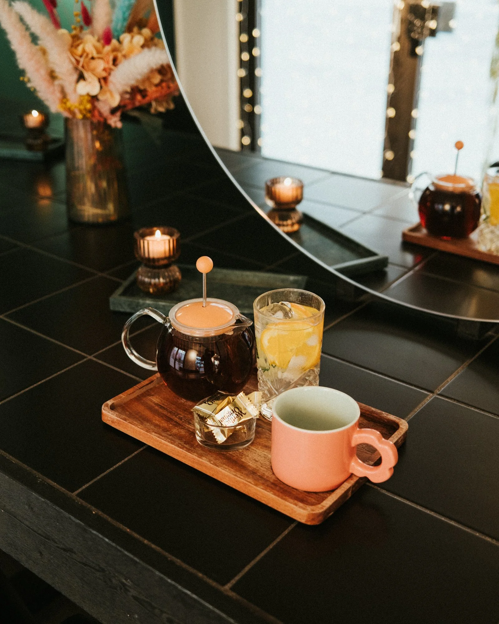 Fotograf med bakgrunn i journalistikk og redaksjonelt arbeid for magasiner, virksomheter og organisasjoner. Dokumentarisk foto produsert i Nord-Norge og Arktis, med prosjekter i Bodø, Tromsø, Lofoten og Nordland.