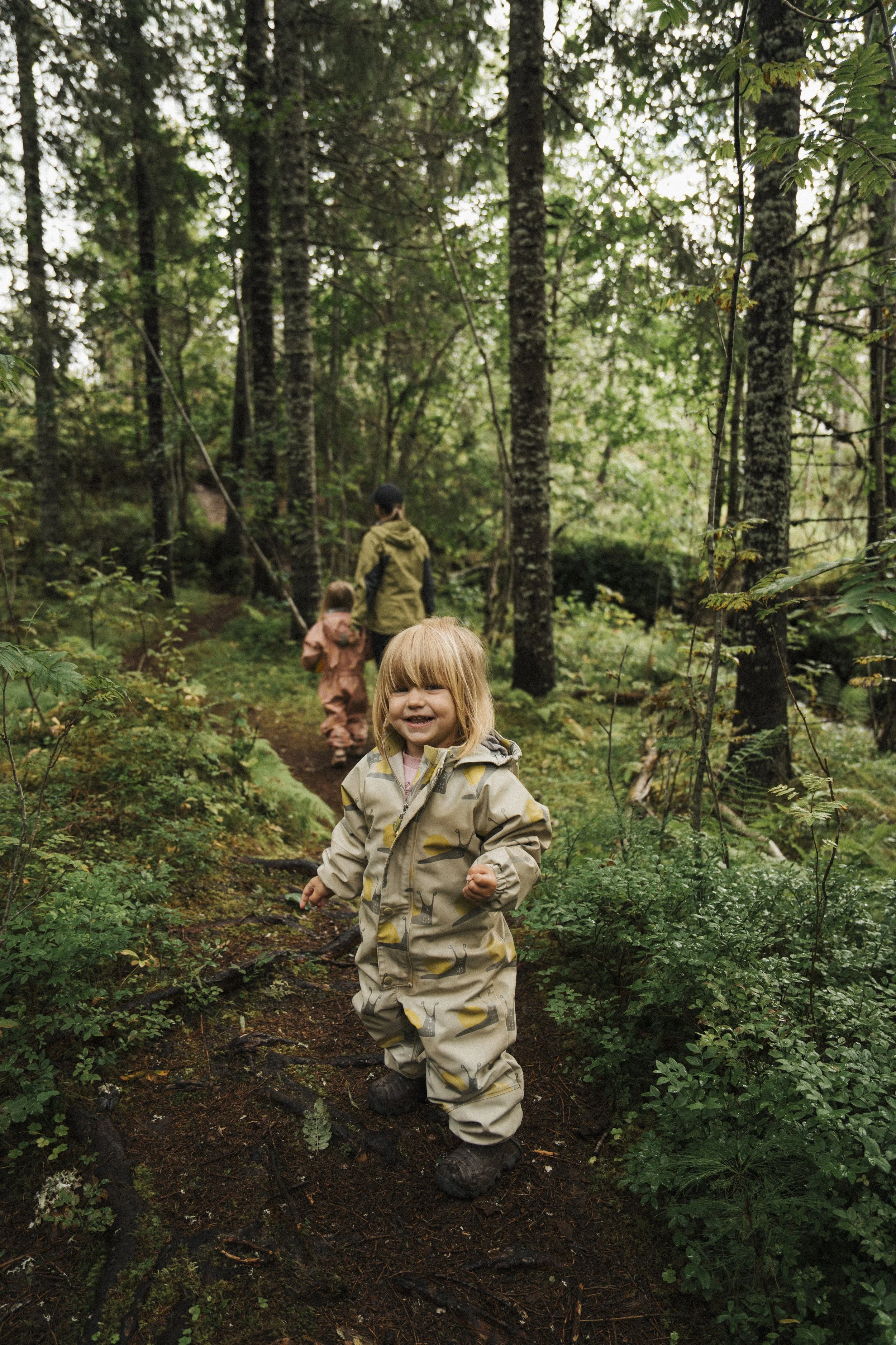 Fotograf med bakgrunn i journalistikk og redaksjonelt arbeid for magasiner, virksomheter og organisasjoner. Dokumentarisk foto produsert i Nord-Norge og Arktis, med prosjekter i Bodø, Tromsø, Lofoten og Nordland.
