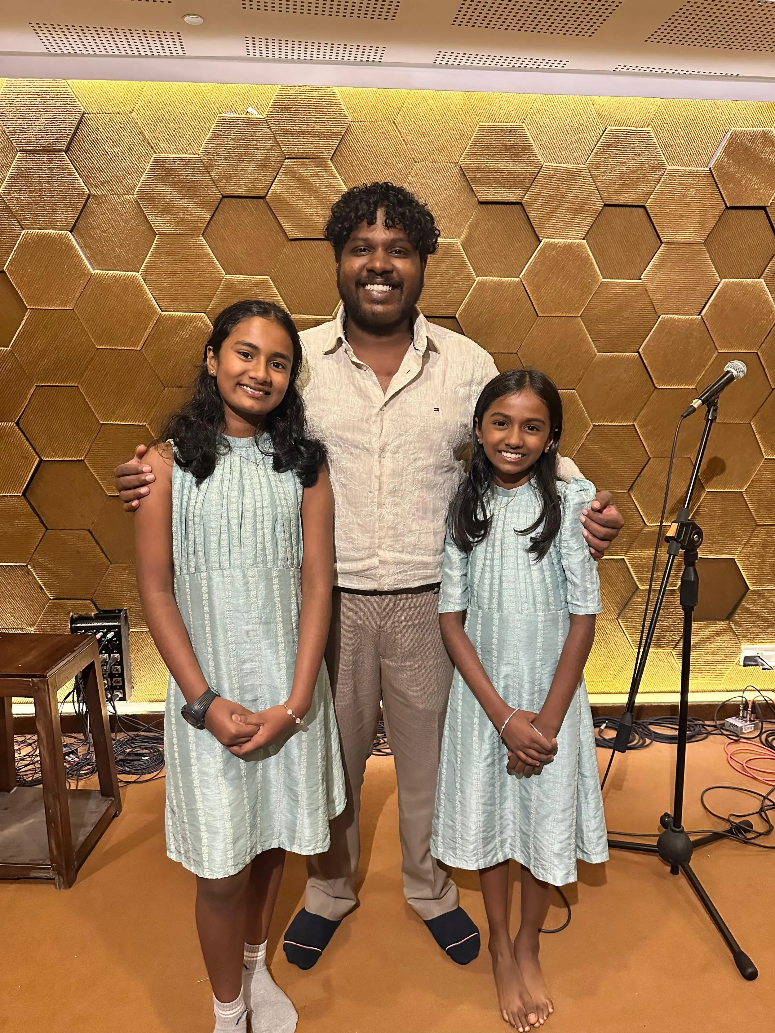 Founder of Voxtune teaching students during live online music class in India