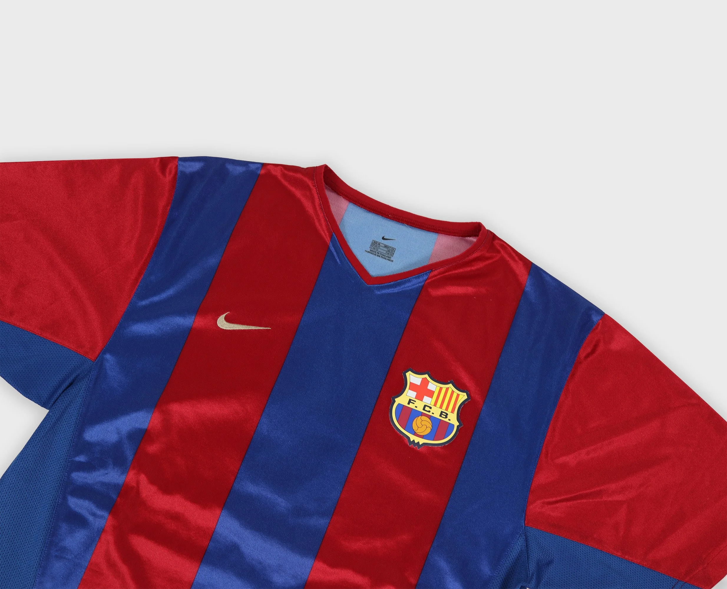 FC Barcelona 2002 Nike Kluivert jersey detail