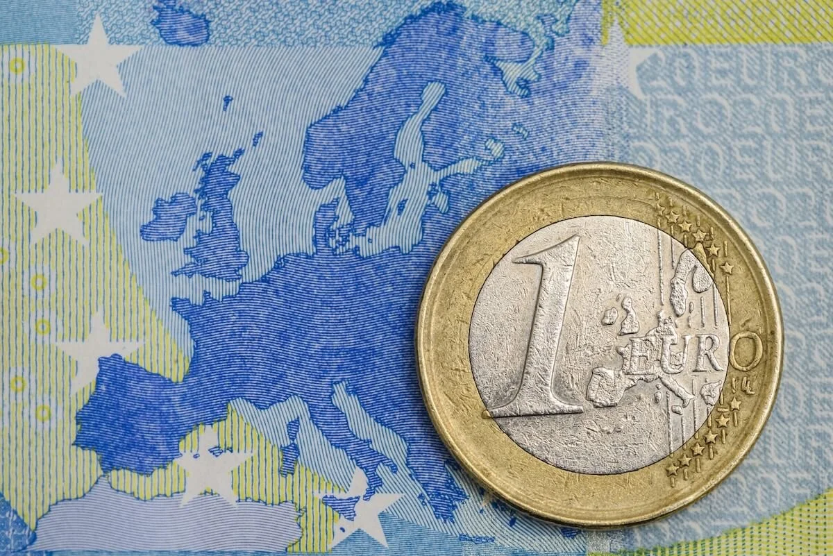 Safeguarding the Euro in Times of Crisis: the Inside Story of the ESM