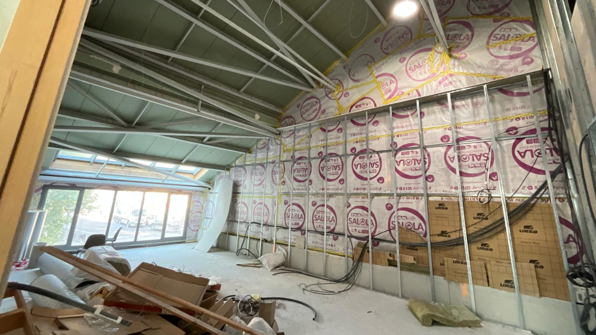 image-isolation-RGE-en-installation-toiture-mur-etage-16.9.png