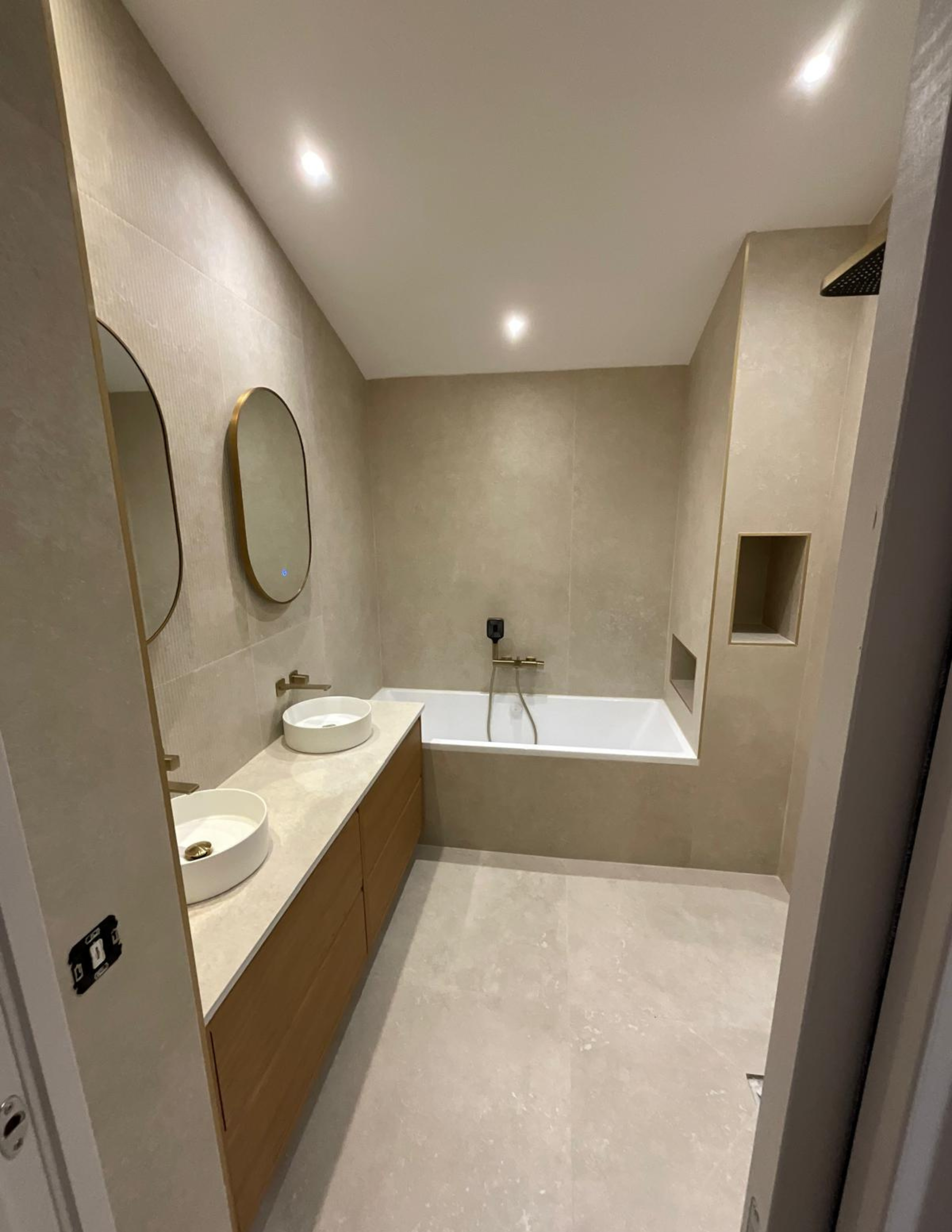 image-salle-de-bain-maison-particulier-termine-9.16.png