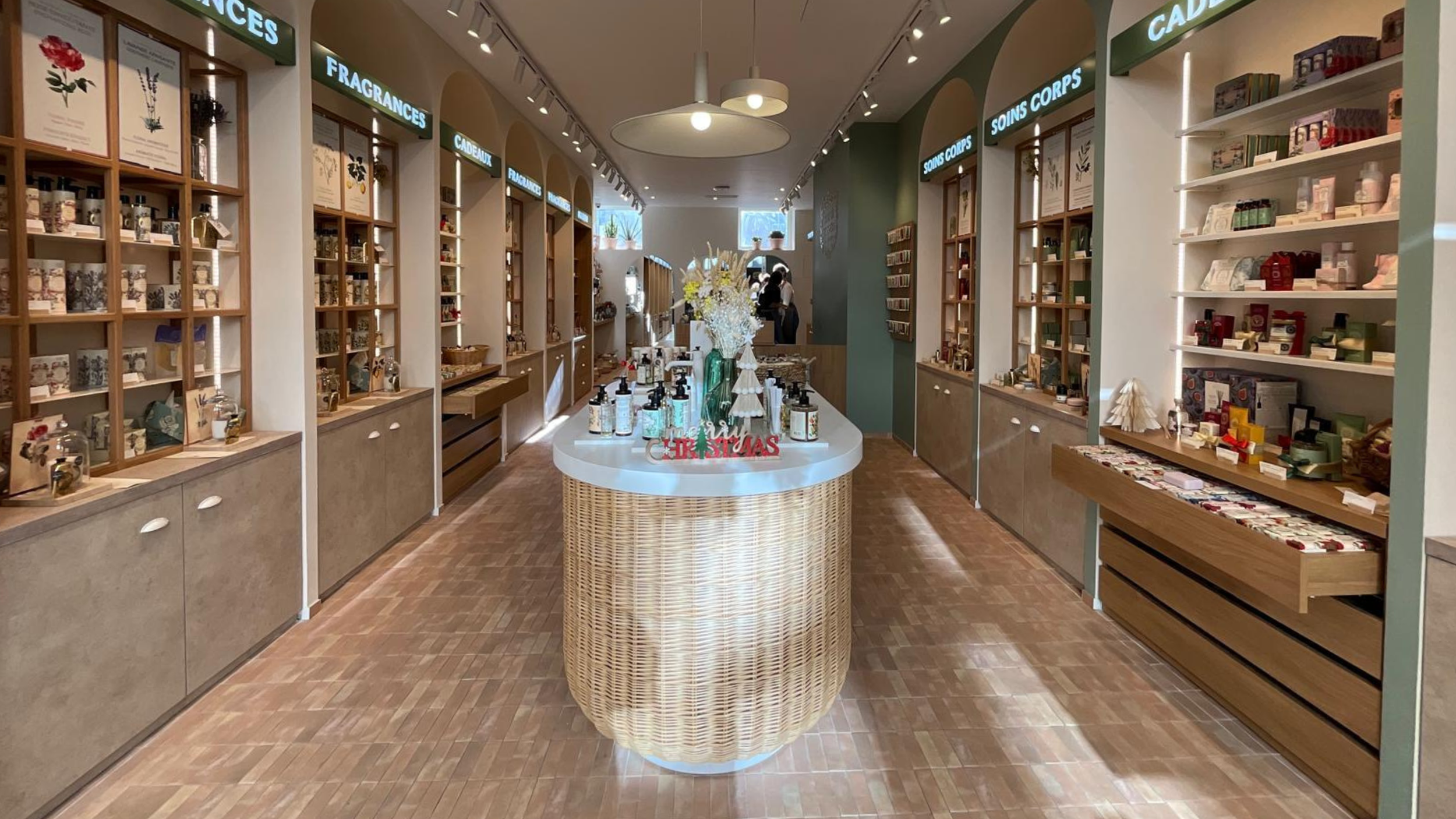 amenagement-magasin-produits-bien-etre-aix-en-provence-16.9.png