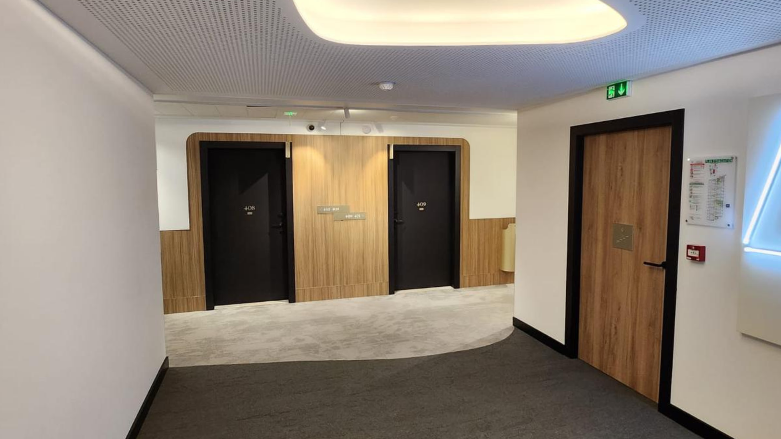 renovation-couloir-commun-bureau-professionnel-mur-sol-plafond-luminaire-16.9.png
