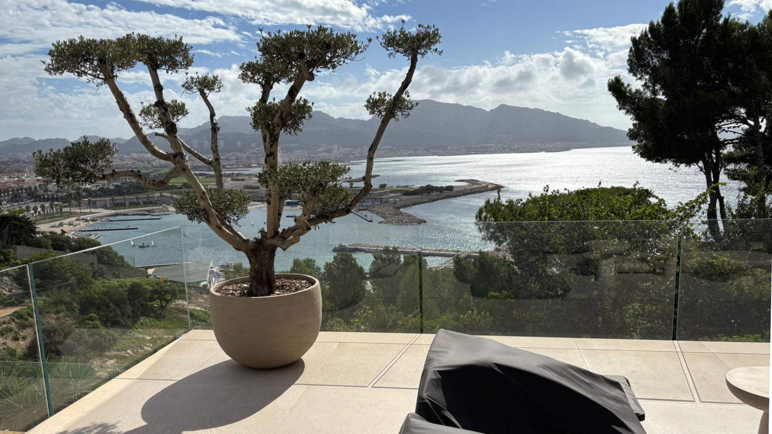 image-amenagement-exterieur-barriere-vitre-16.9.png