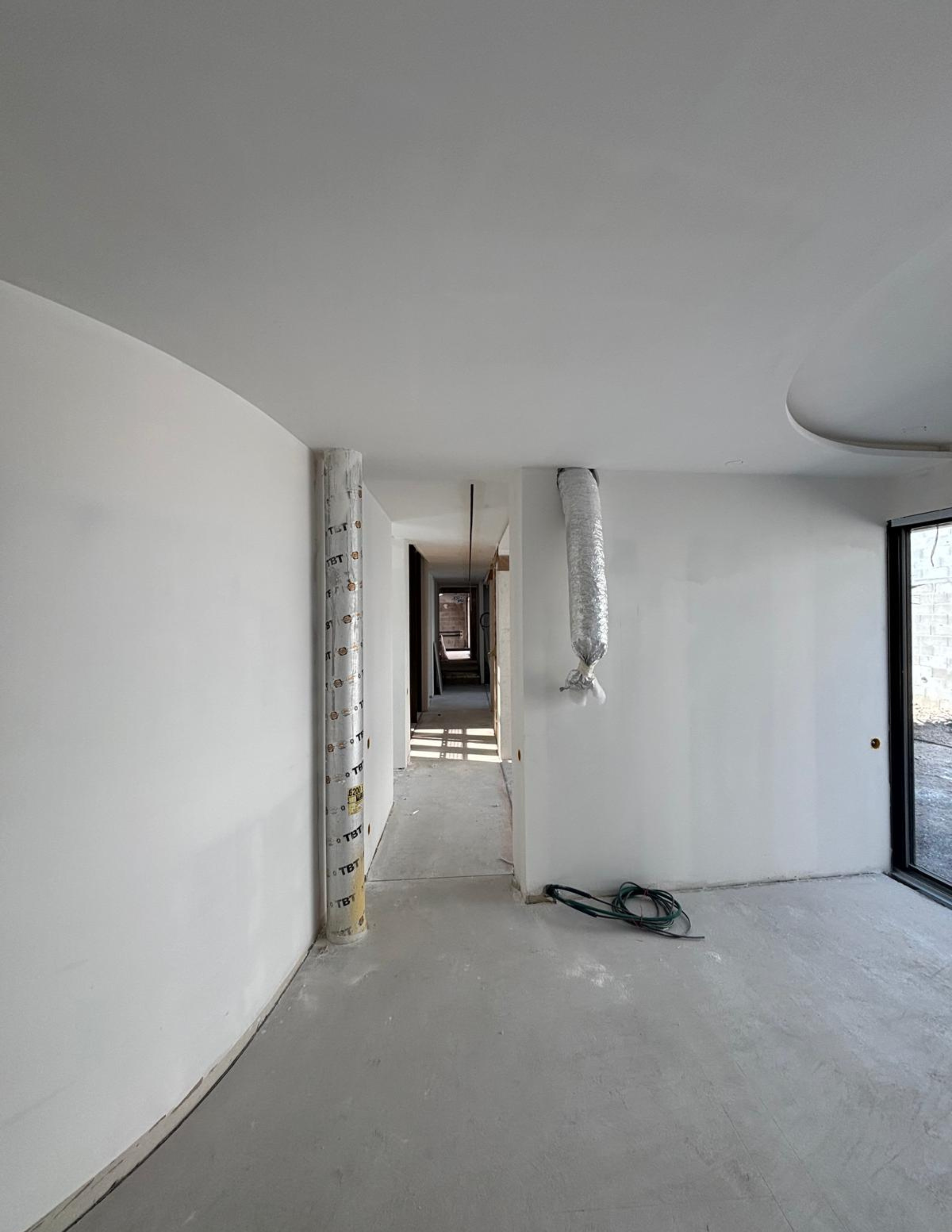 image-couloir-mur-arrondis-sur-mesure-maison-particulier-9.16.png