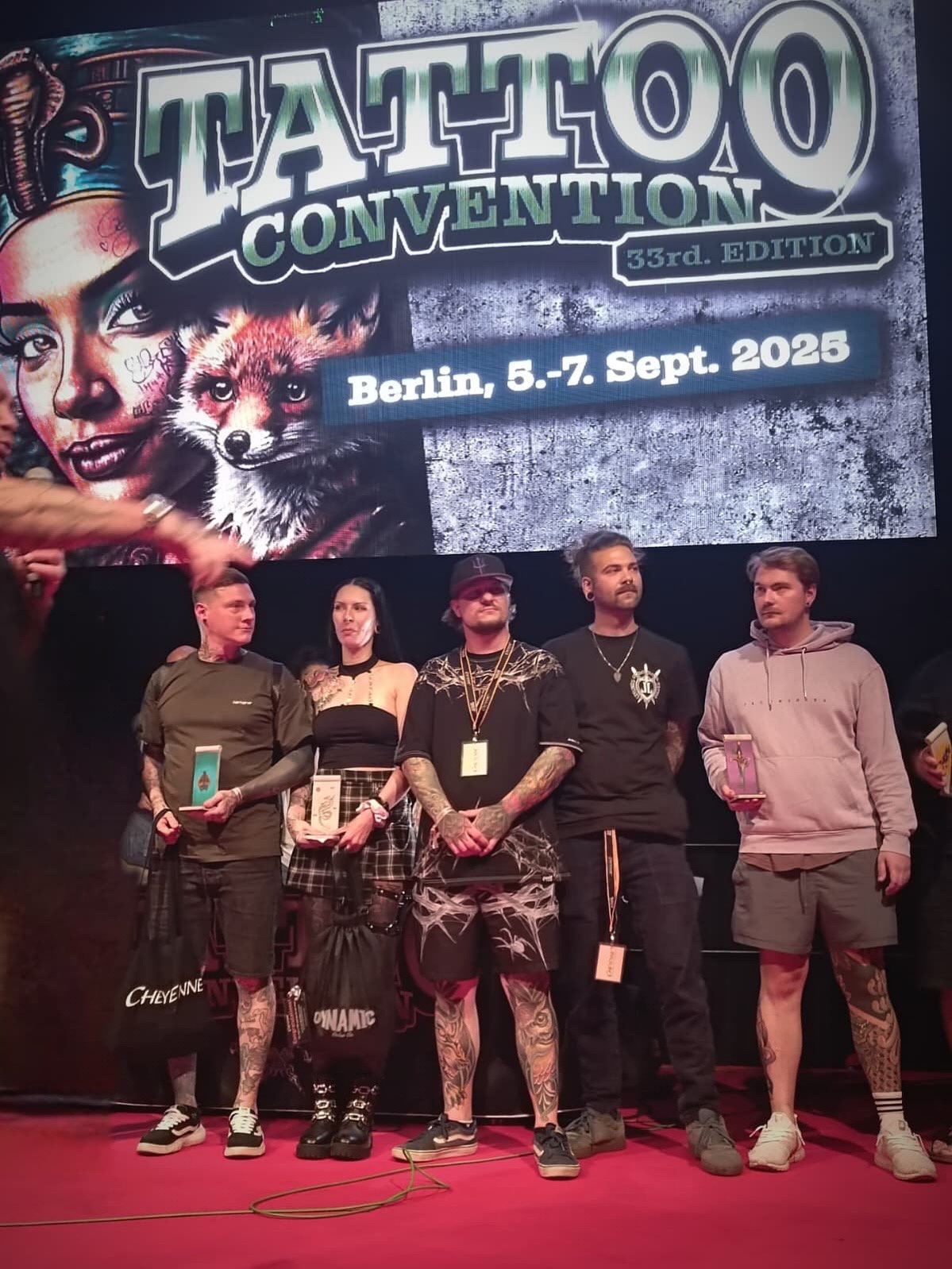 Tattoo Convention Berlin 2025 - Chris und Tizian nehmen ihre Preise entgegen