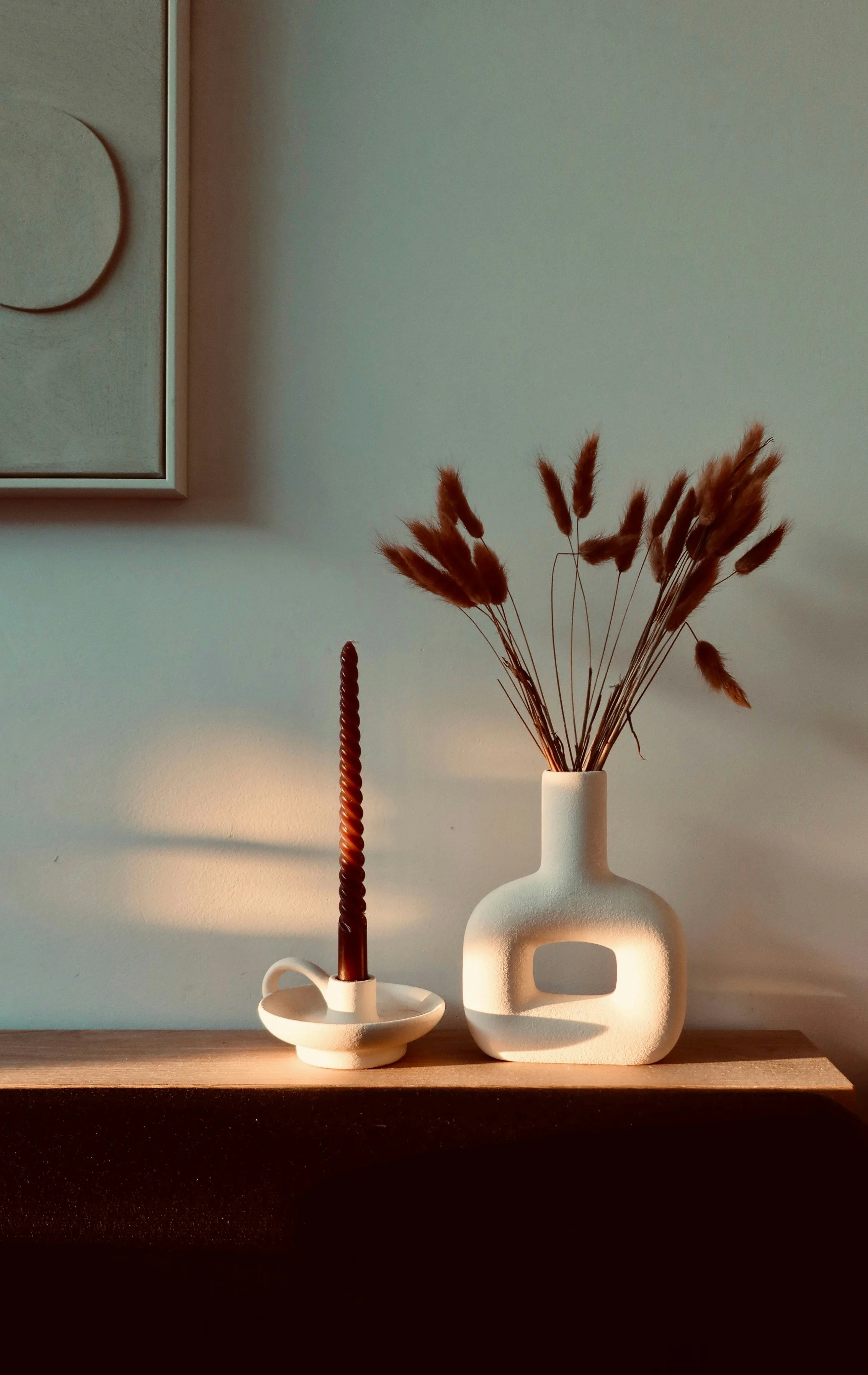 Property presentation guide in South Wales – home styling detail with vase and décor