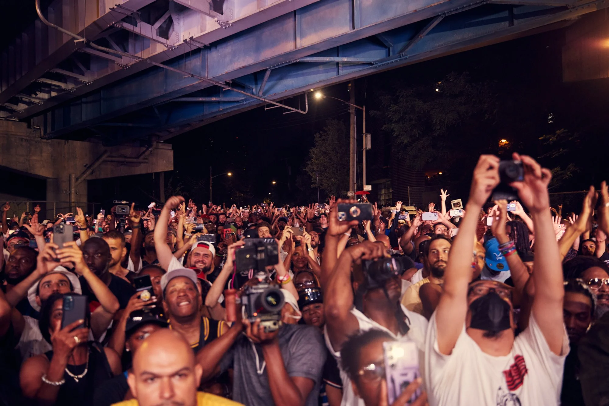 julianwalter-crowd-overpass-cheer-50yearshiphop-sedgwick-bronx-nyc.jpg