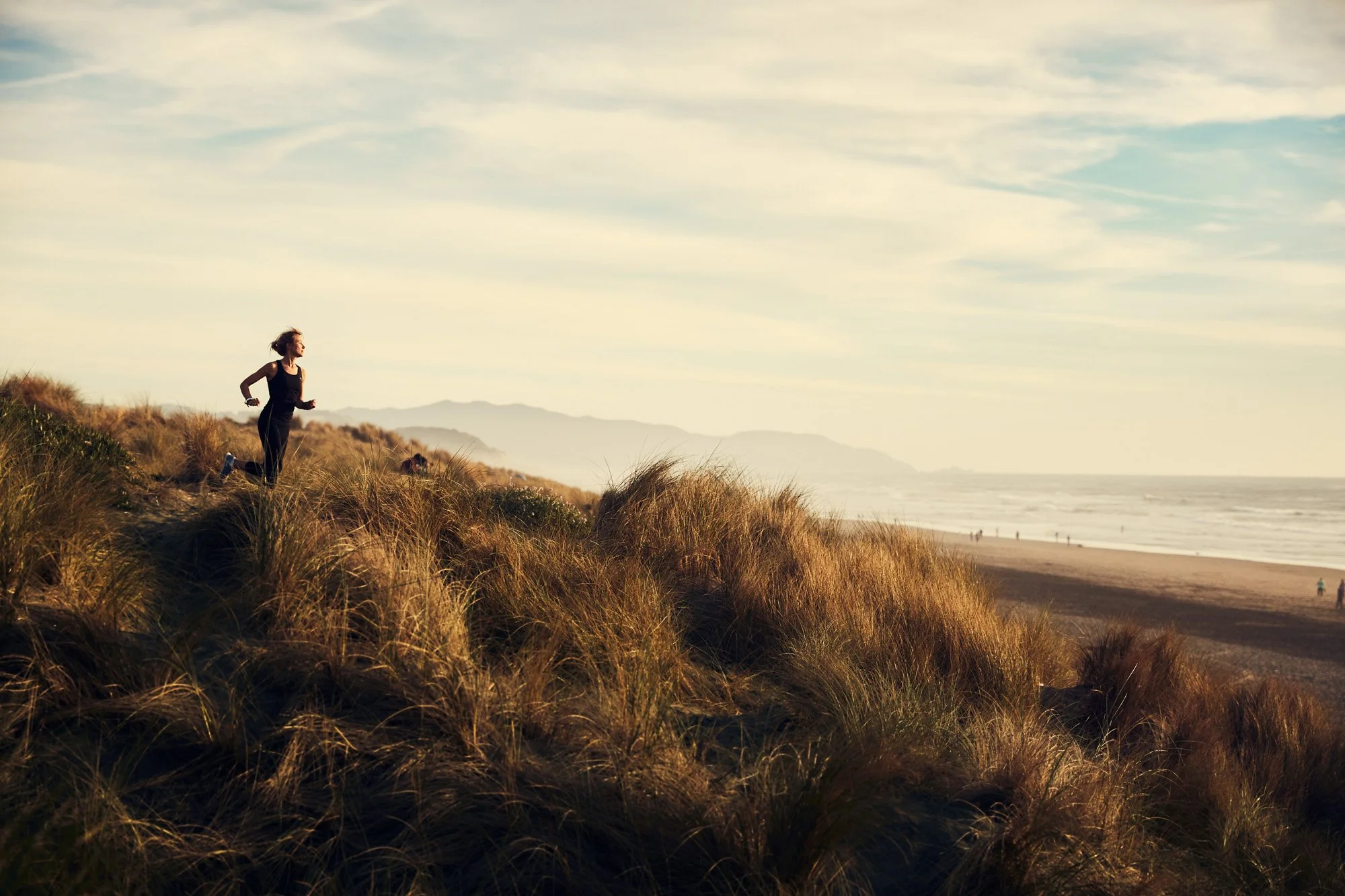 running-dunes-oceanbeach-sanfrancisco-julianwalter.jpg