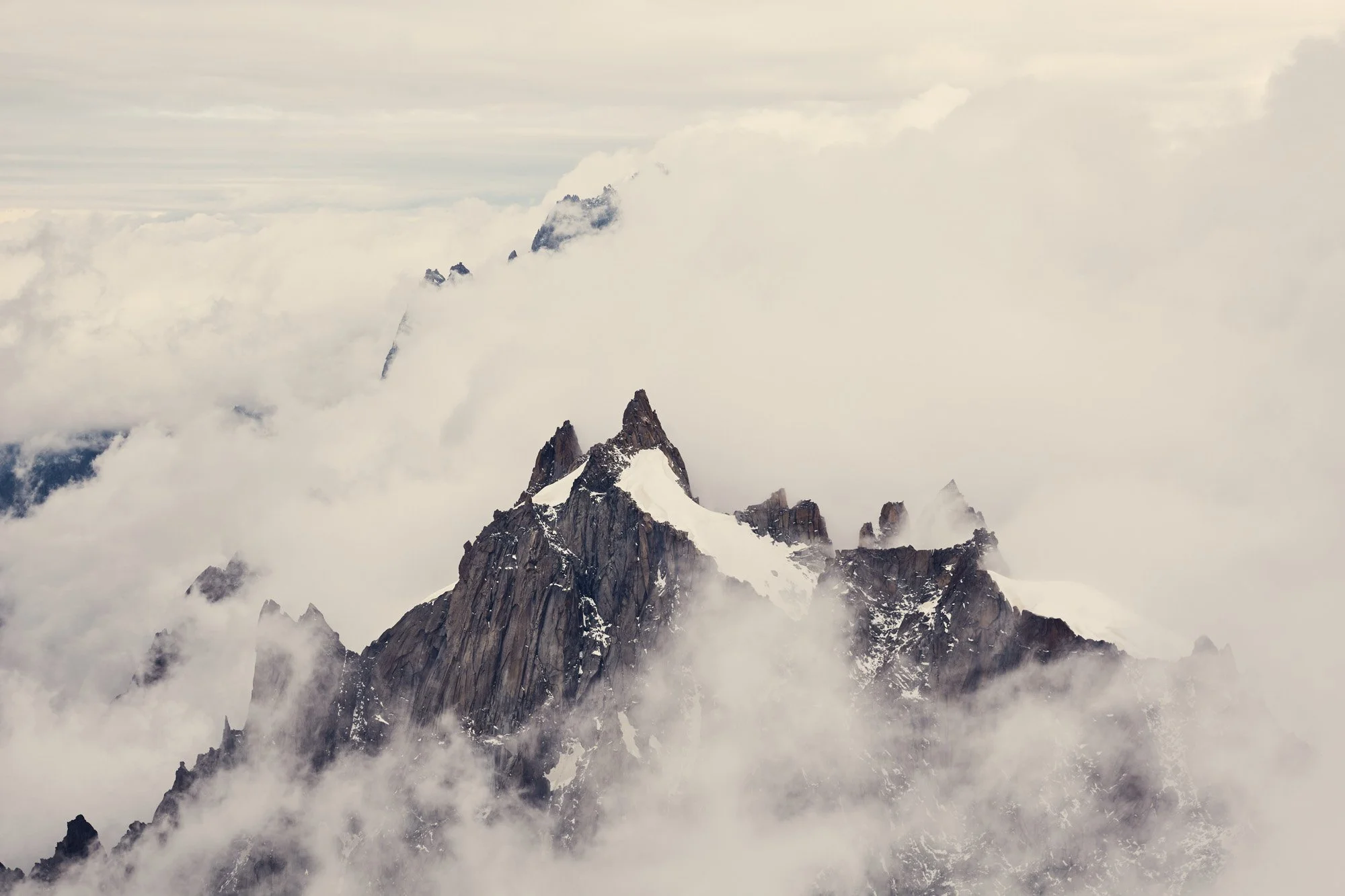 aiguilledumidi-chamonix-view-cloudy-france-julianwalter.jpg