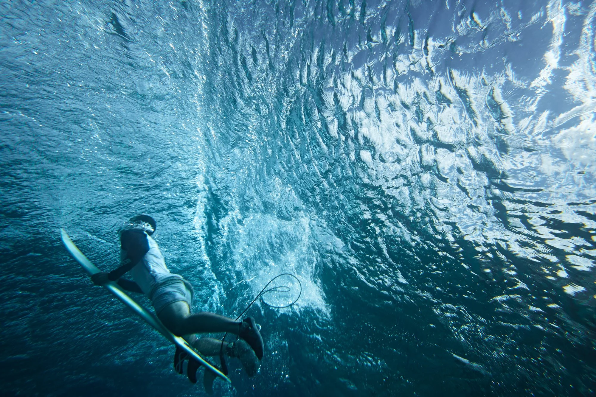 julianwalter-surf-underwater-tahiti-frenchpolynesia.jpg