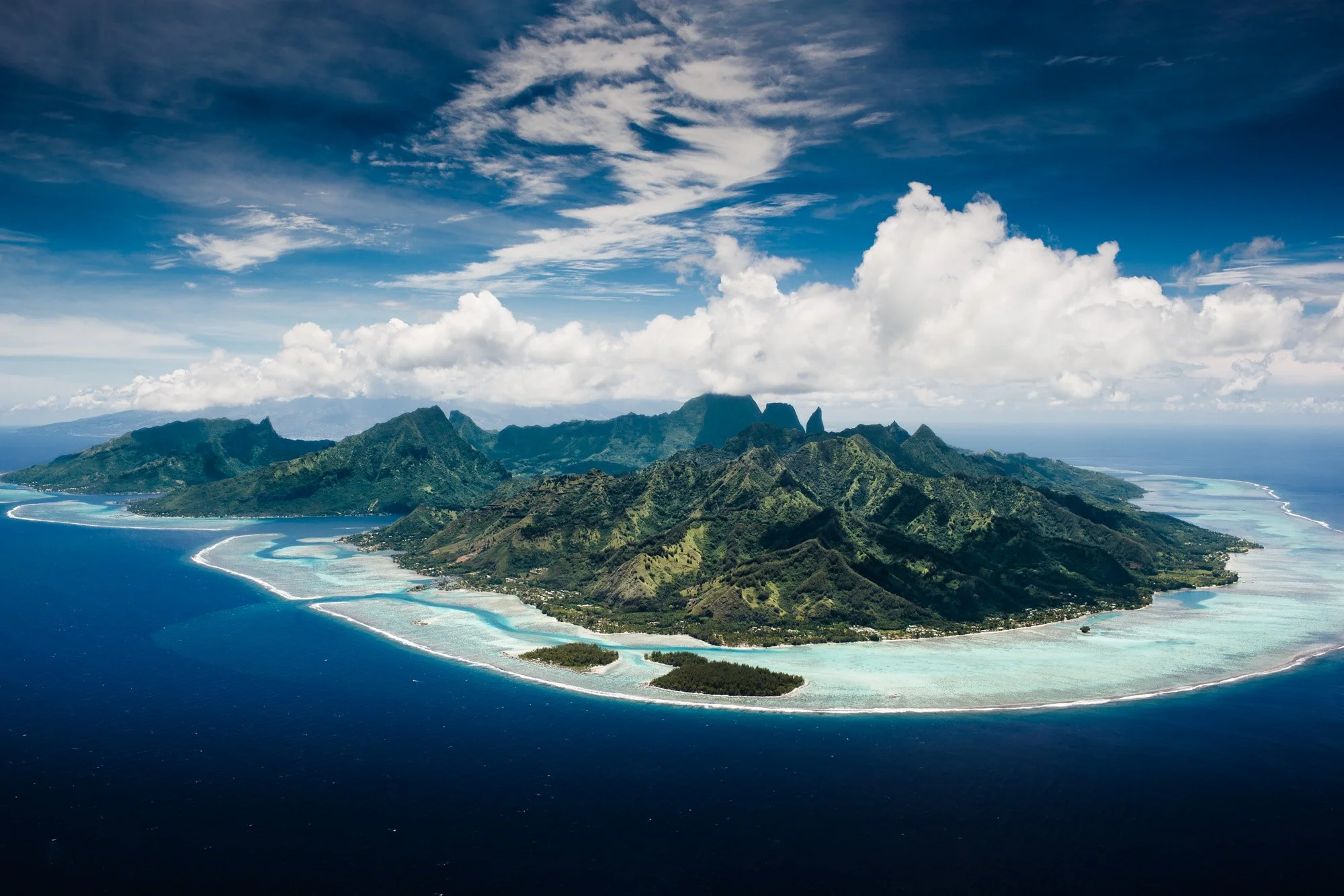 frenchpolynesia-tahiti-moorea-aerial-julianwalter.jpg