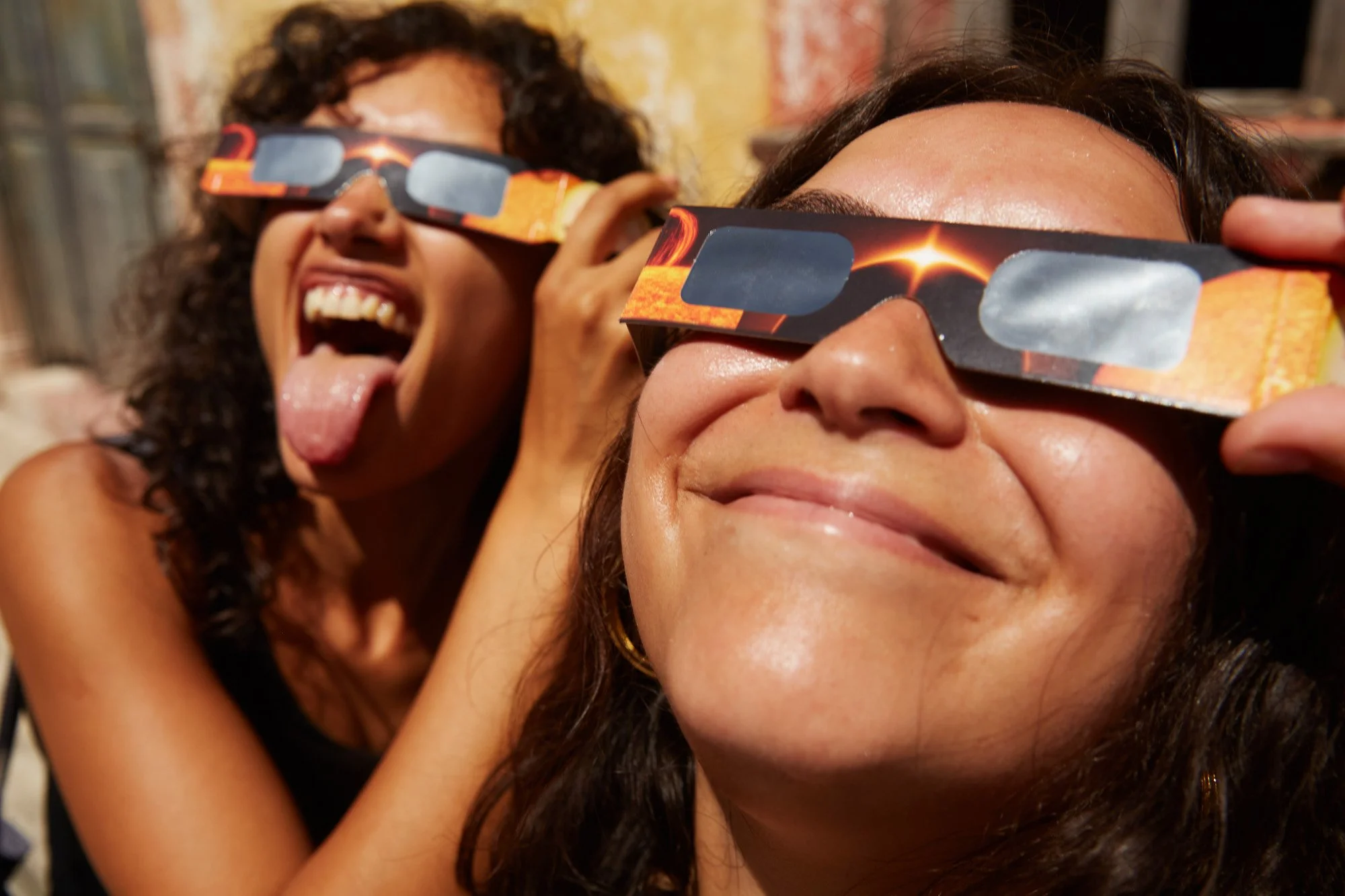 women-eclipse-glasses-julianwalter.jpg