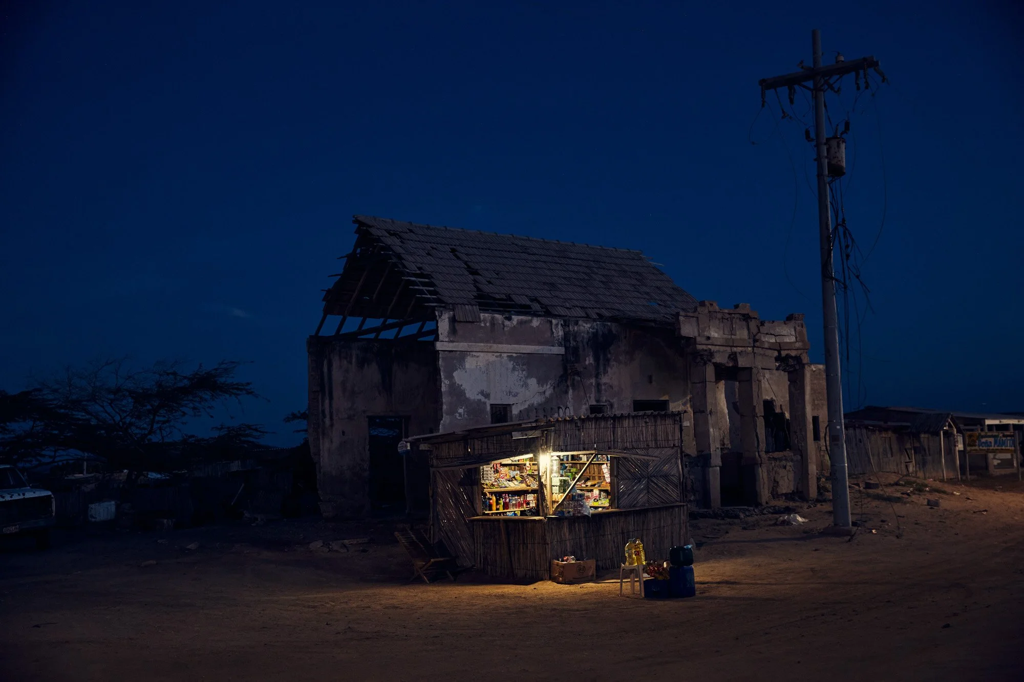 corner-store-cabodelavela-laguajira-colombia-julianwalter.jpg