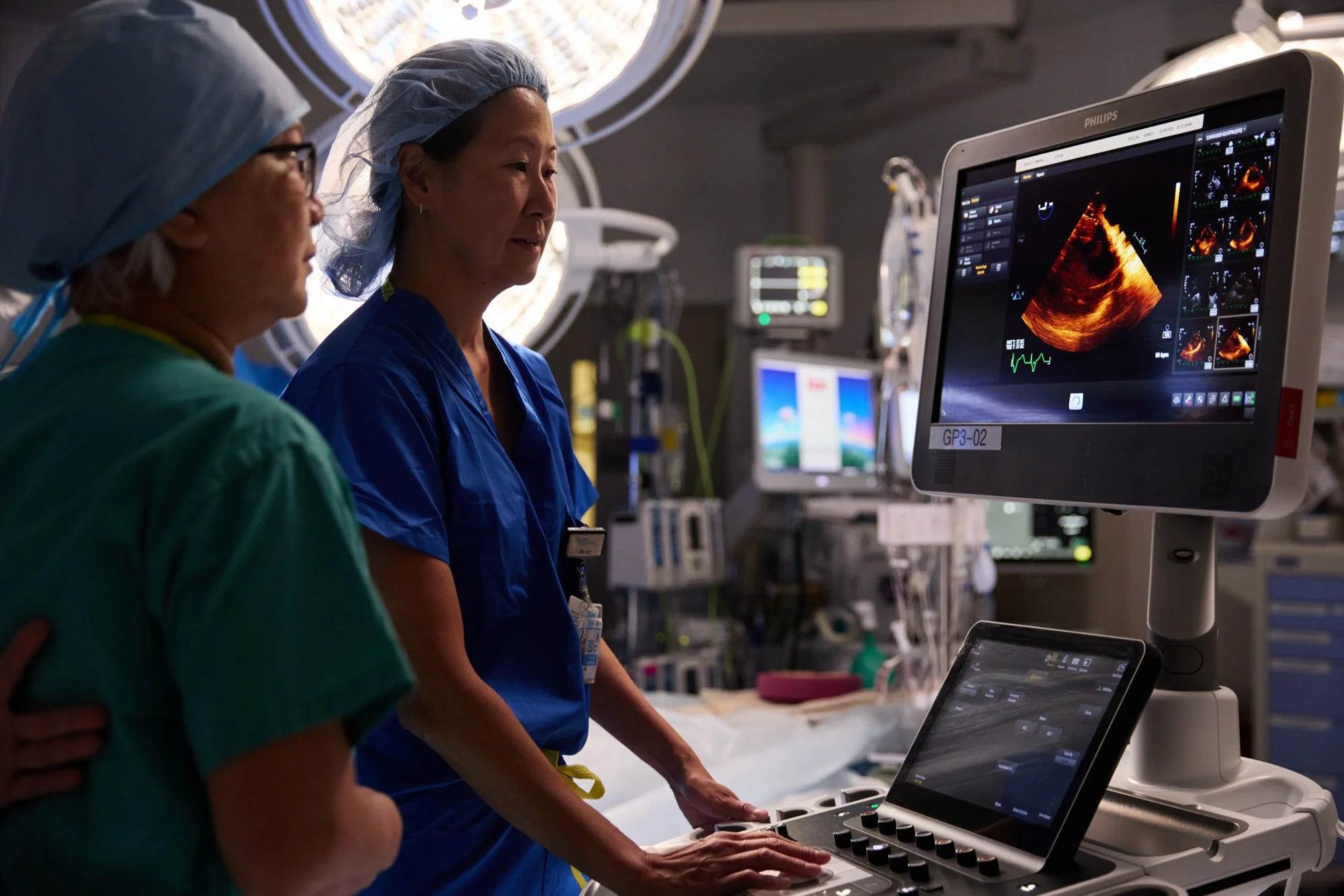 mountsinai-ai-operatingroom-monitors-julianwalter.jpg