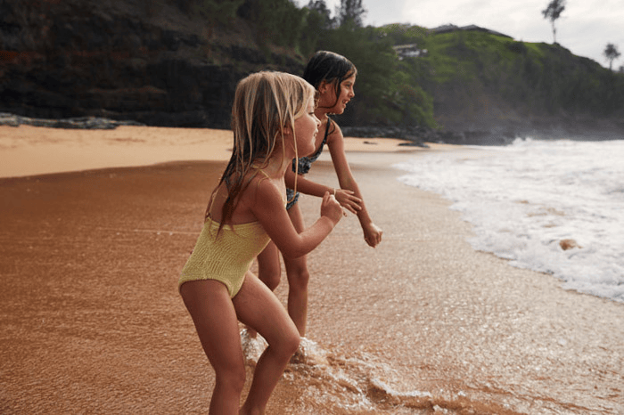 kauai-girls-running-waves-julianwalter.gif