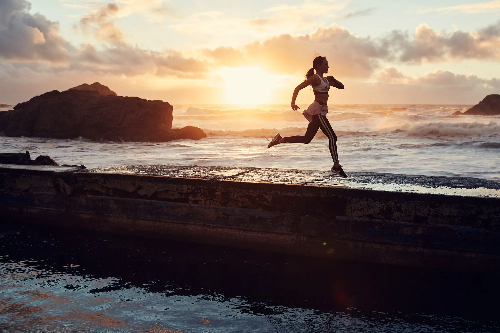 sutrobaths-sanfrancisco-silhouette-running-julianwalter.jpg
