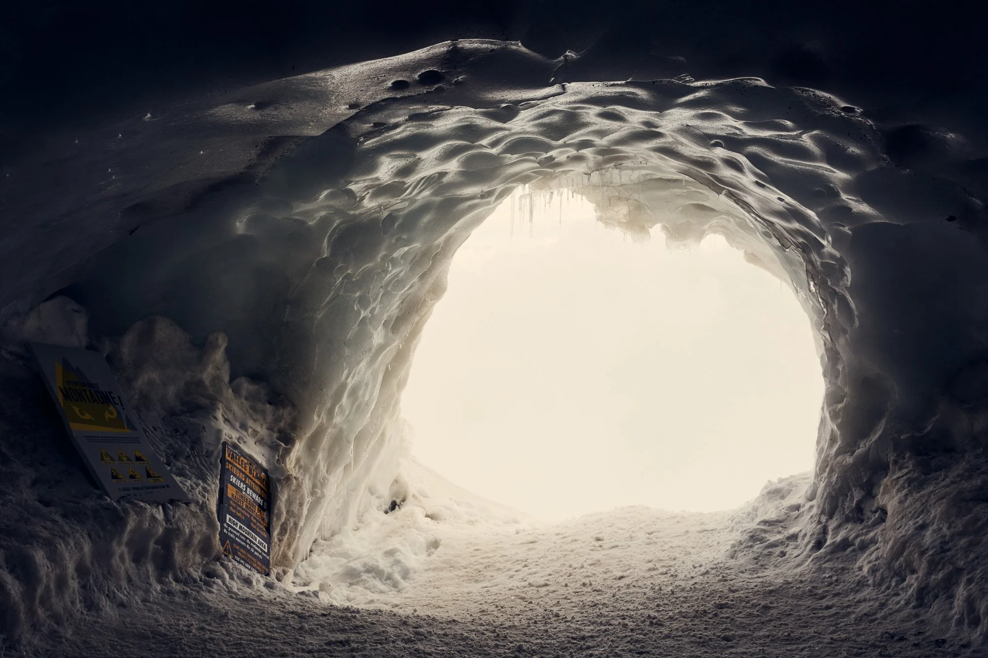 aiguilledumidi-chamonix-icecave-france-julianwalter.jpg