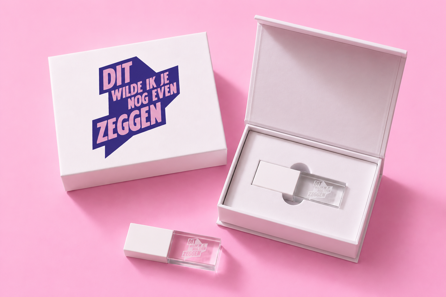 Minimalistische productfoto met USB's.png