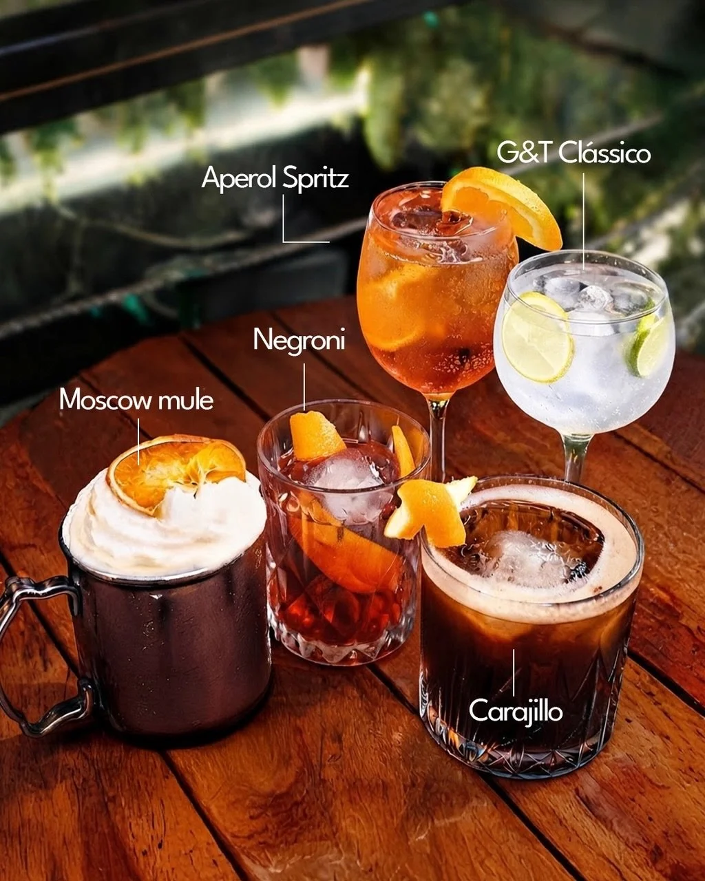Tem quem v&aacute; de cl&aacute;ssico, quem prefira os mais c&iacute;tricos, quem n&atilde;o abre m&atilde;o de um drink intenso e quem queira experimentar um diferente a cada rodada&hellip;

A nossa carta de drinks passa por diferentes aromas, sabor