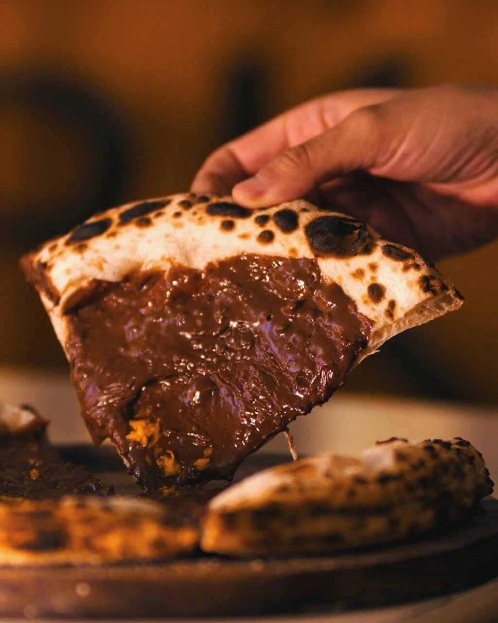 Domingo &agrave; noite: a semana bate na porta amanh&atilde;, mas at&eacute; meia-noite ainda &eacute; fim de semana. E fim de semana bem aproveitado termina com sobremesa em forma de pizza! 🍕

As nossas pizzas doces seguem o mesmo cuidado de todas 