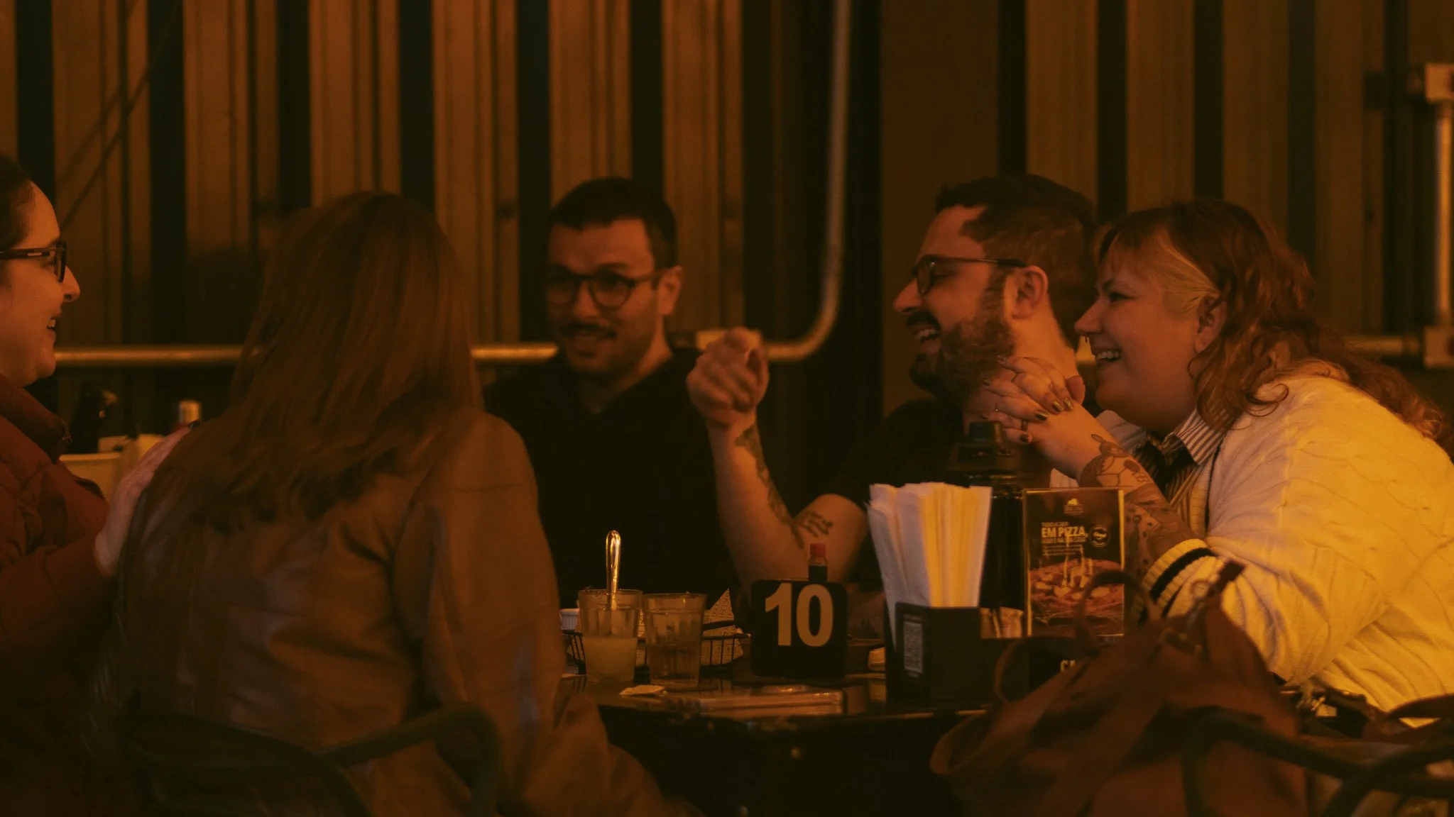 Bares com happy hour em SP: onde o fim de tarde vira conversa